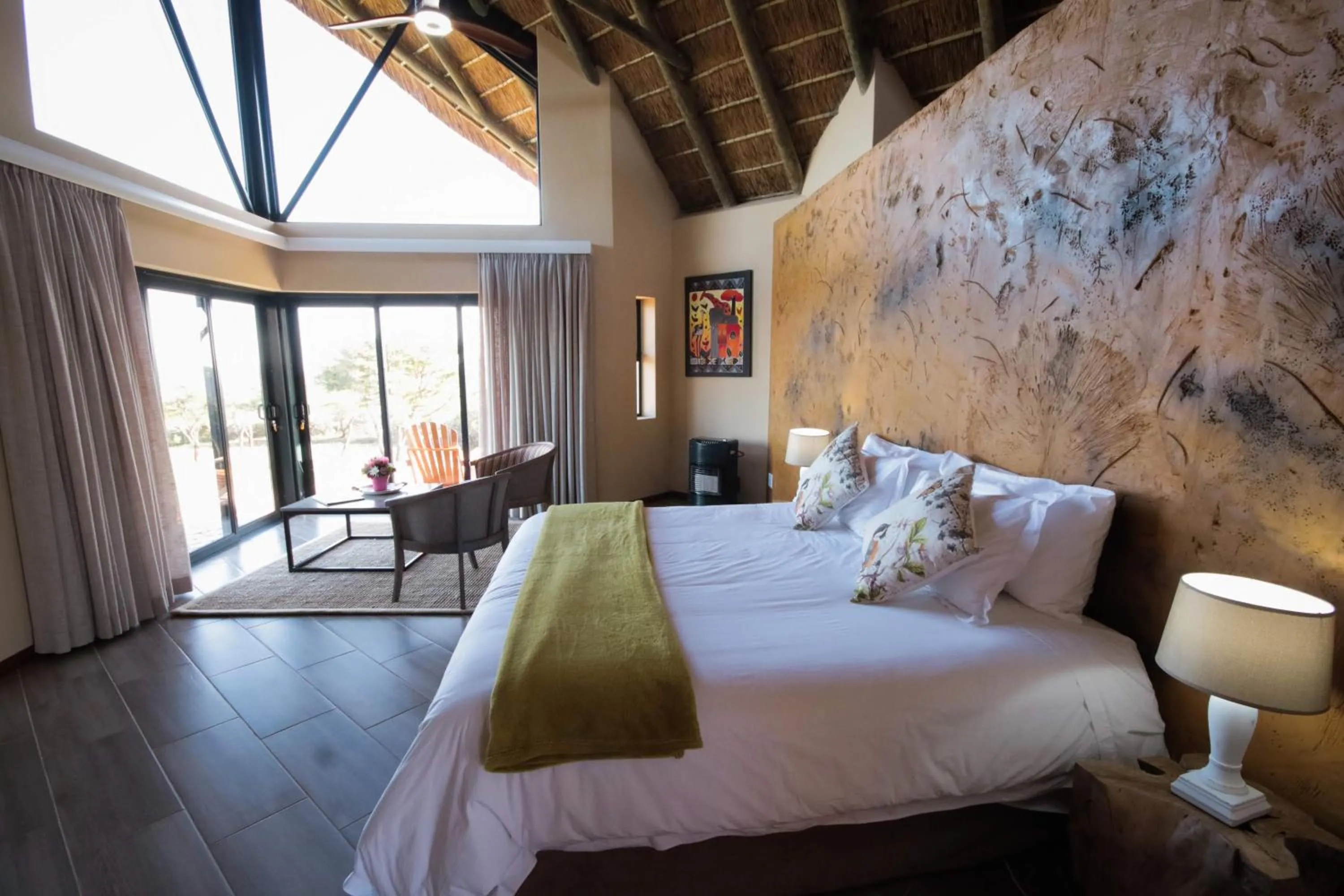 Photo of the whole room, Bed in Jbay Zebra Lodge