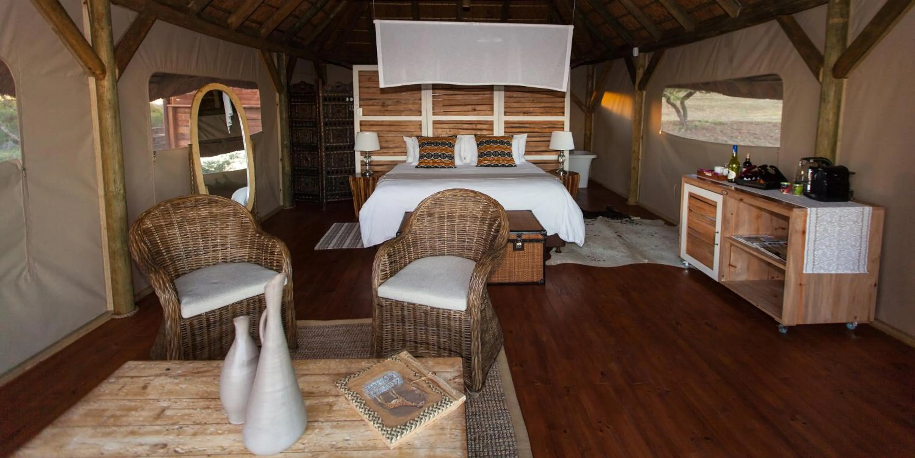 Photo of the whole room, Bed in Jbay Zebra Lodge