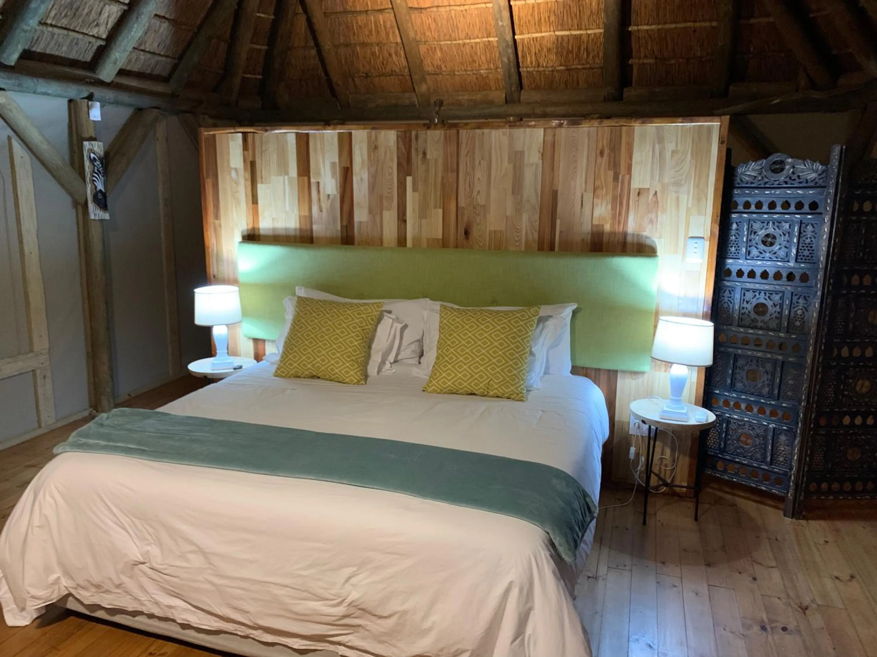 Photo of the whole room, Bed in Jbay Zebra Lodge