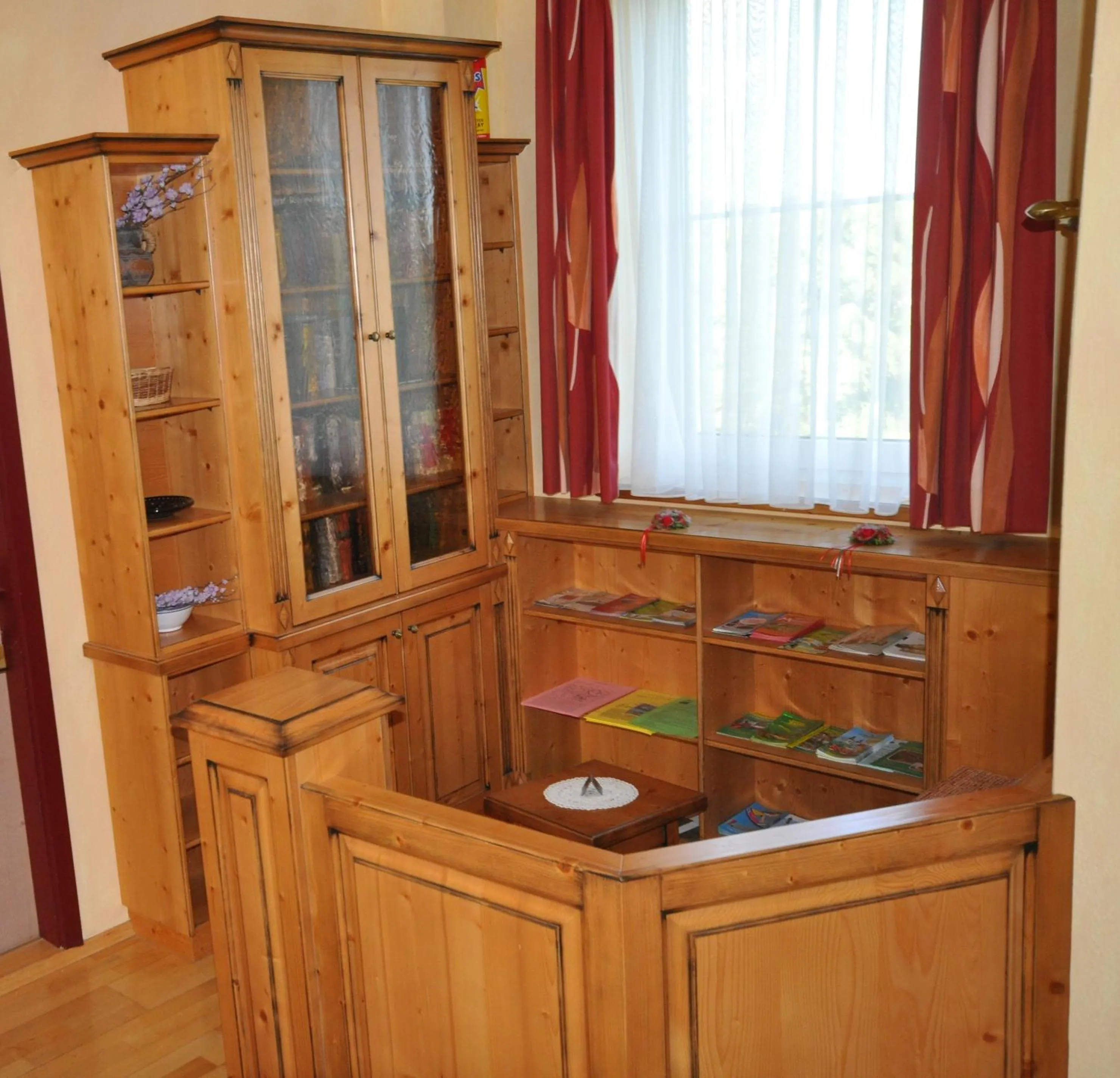 Library in Gasthof Zum Kramer