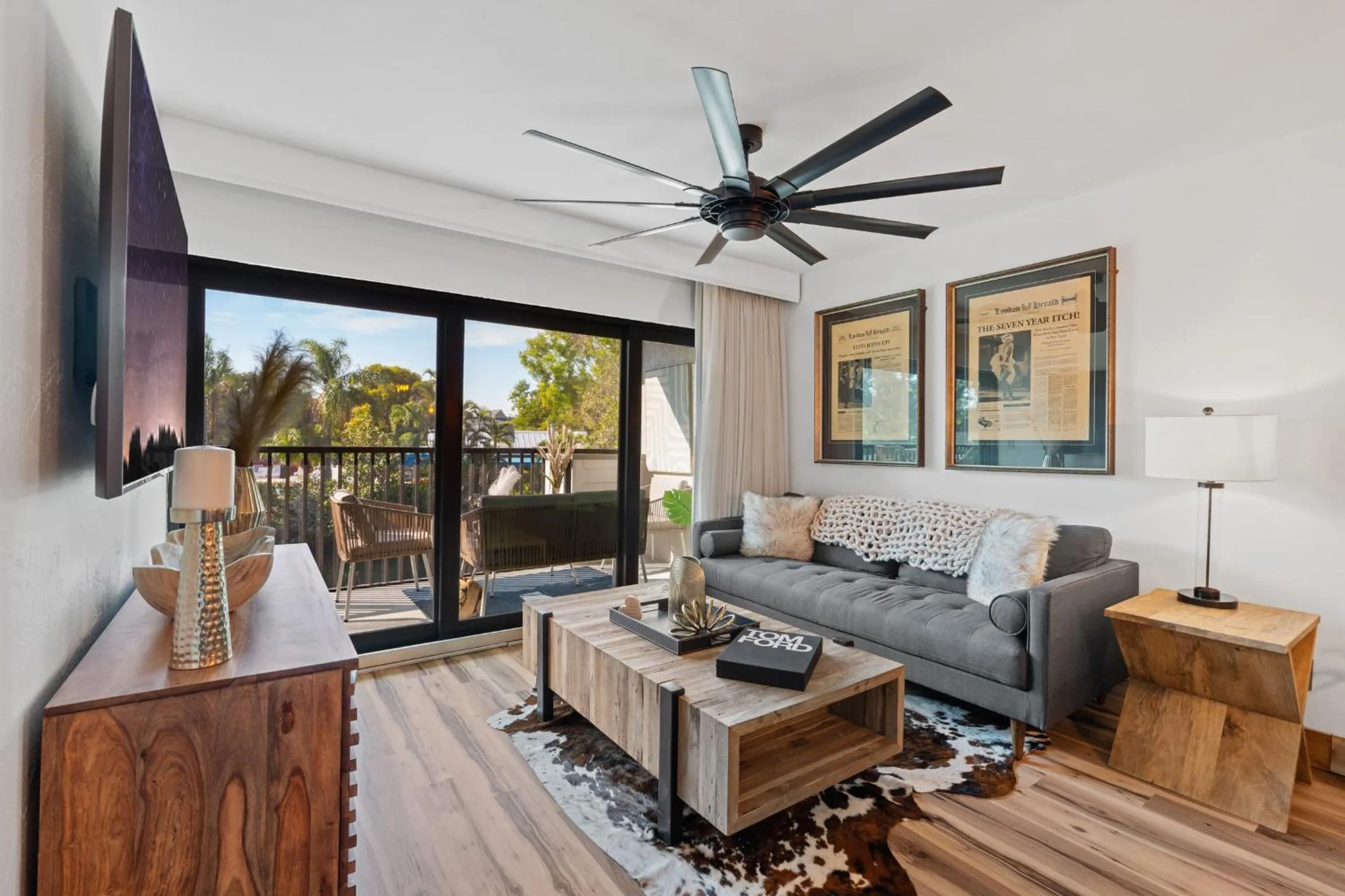 Living room in Park Shore Resort by Mike Z Rentals