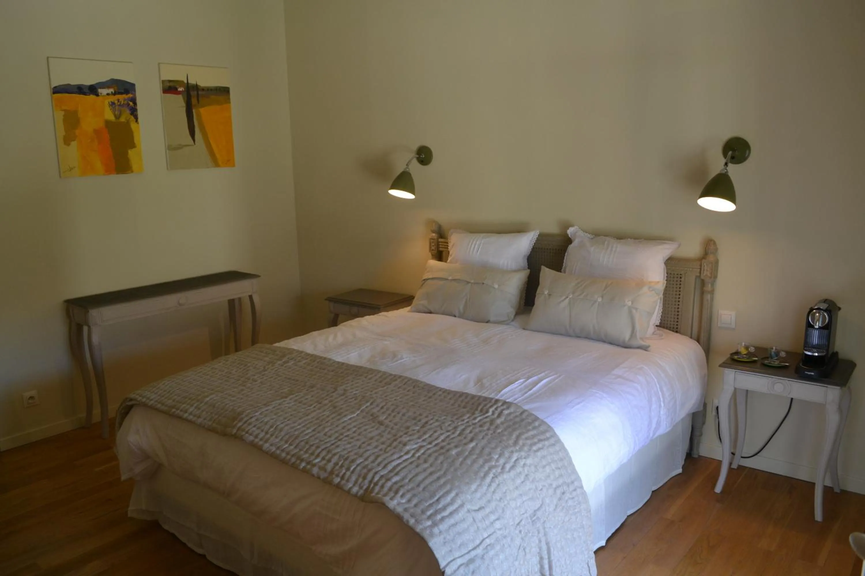 Bed in Mas À l'Improviste