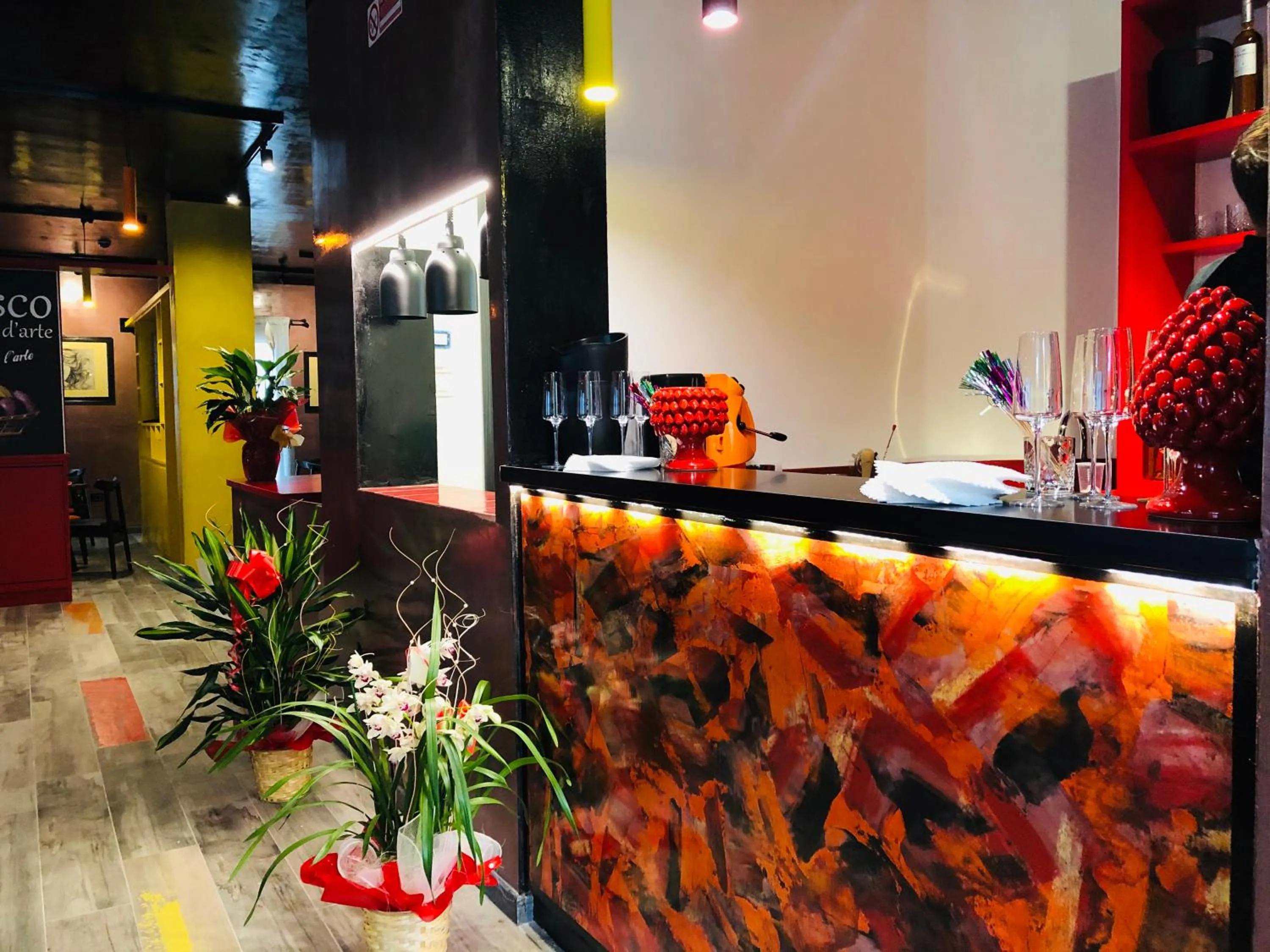 Restaurant/places to eat in villa oltremare resort