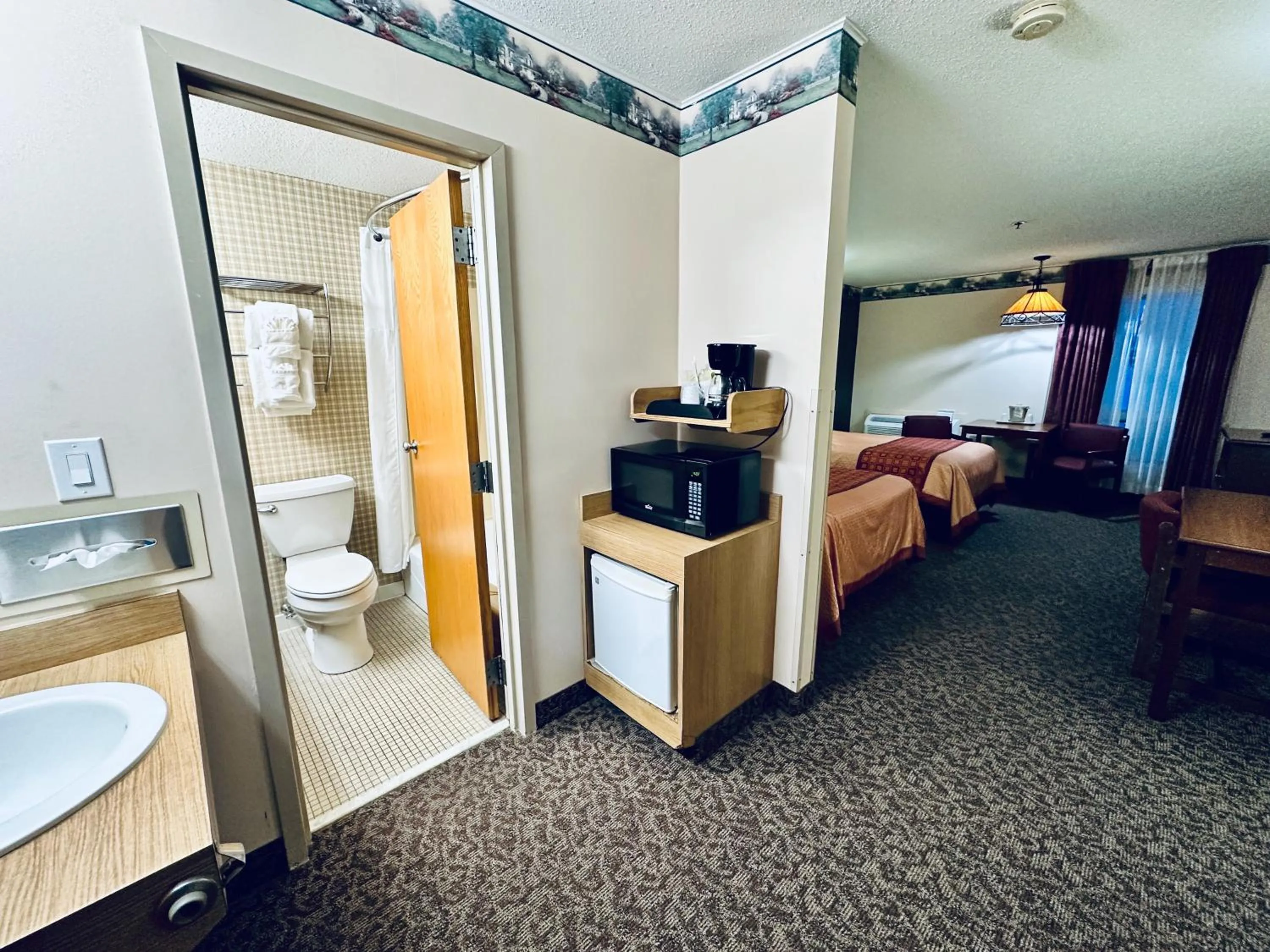 Photo of the whole room in Ivey's Motor Lodge