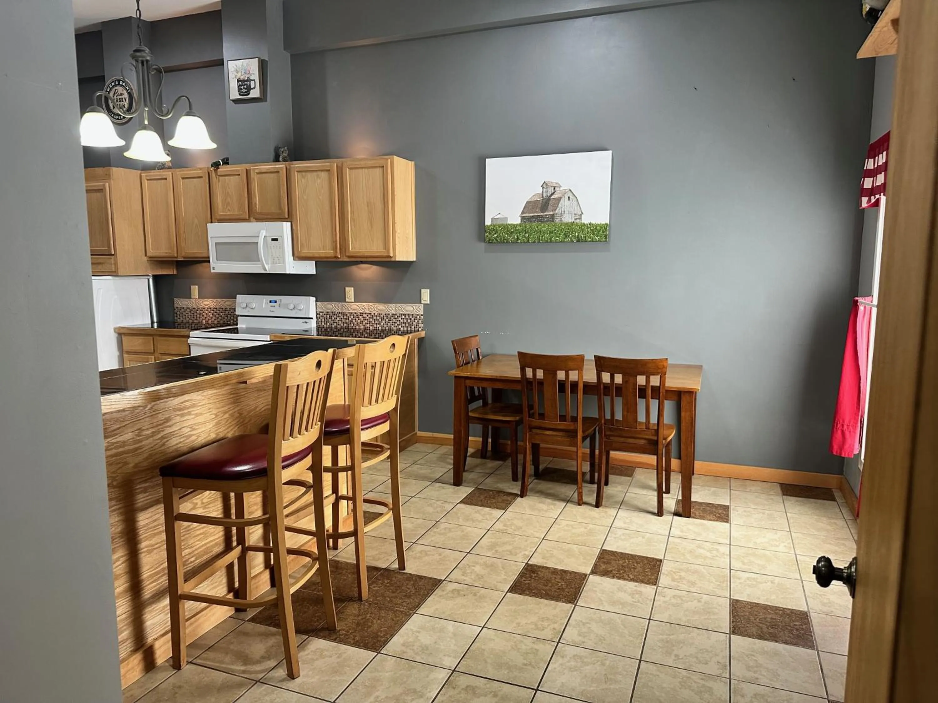 Dining area in Ivey's Motor Lodge