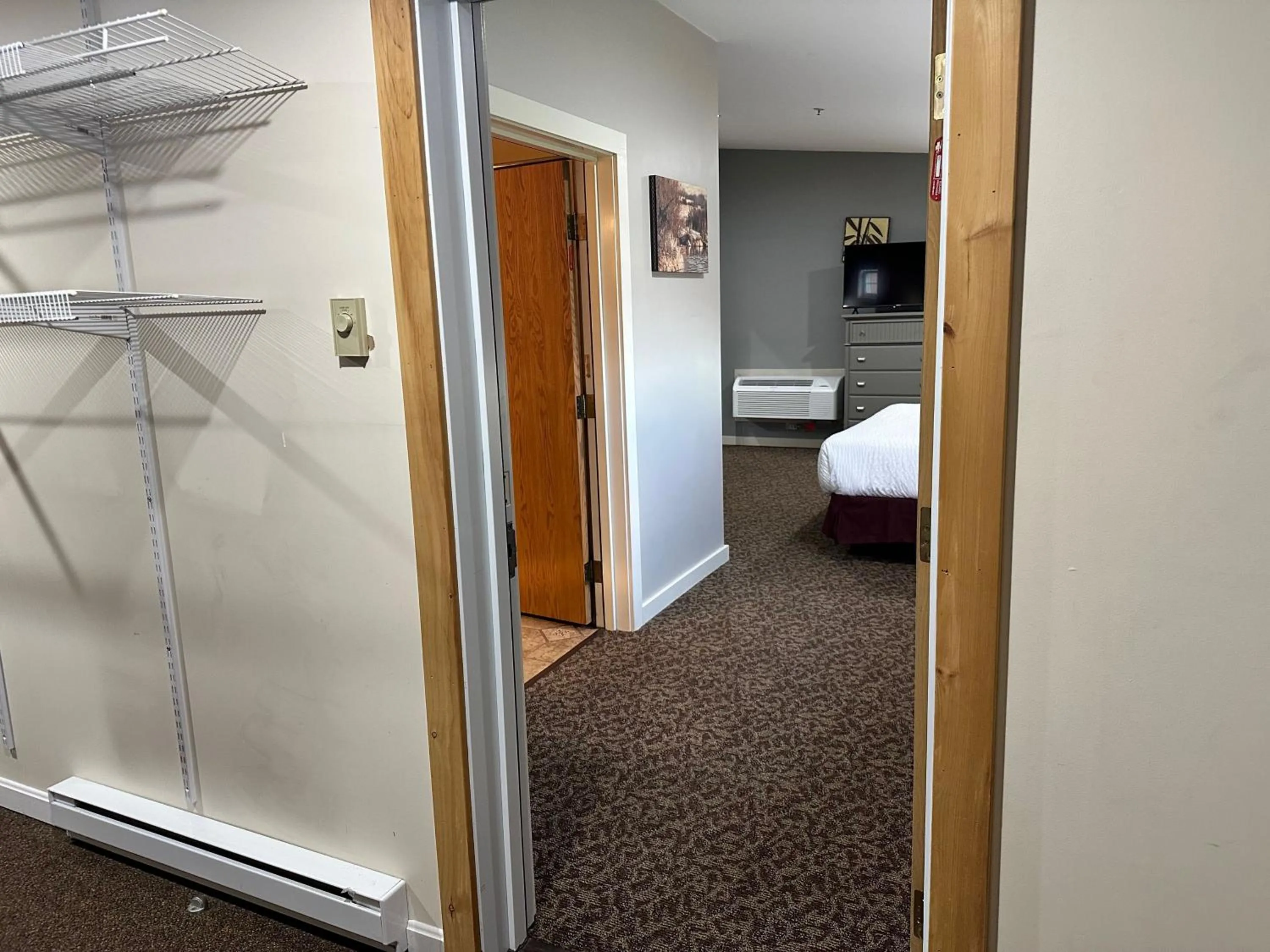 Bedroom, Bed in Ivey's Motor Lodge