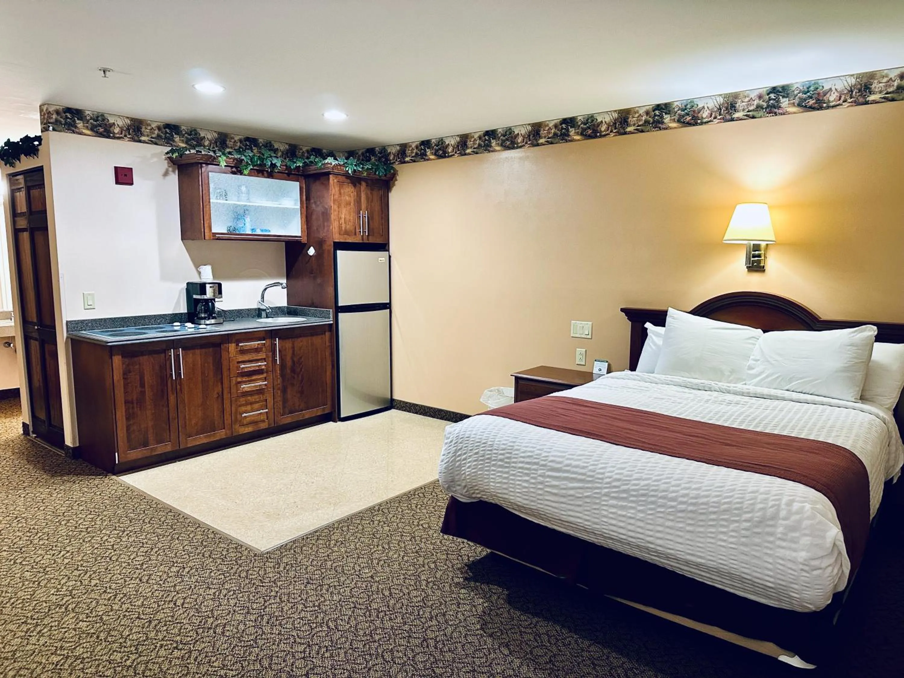 Kitchen or kitchenette, Bed in Ivey's Motor Lodge