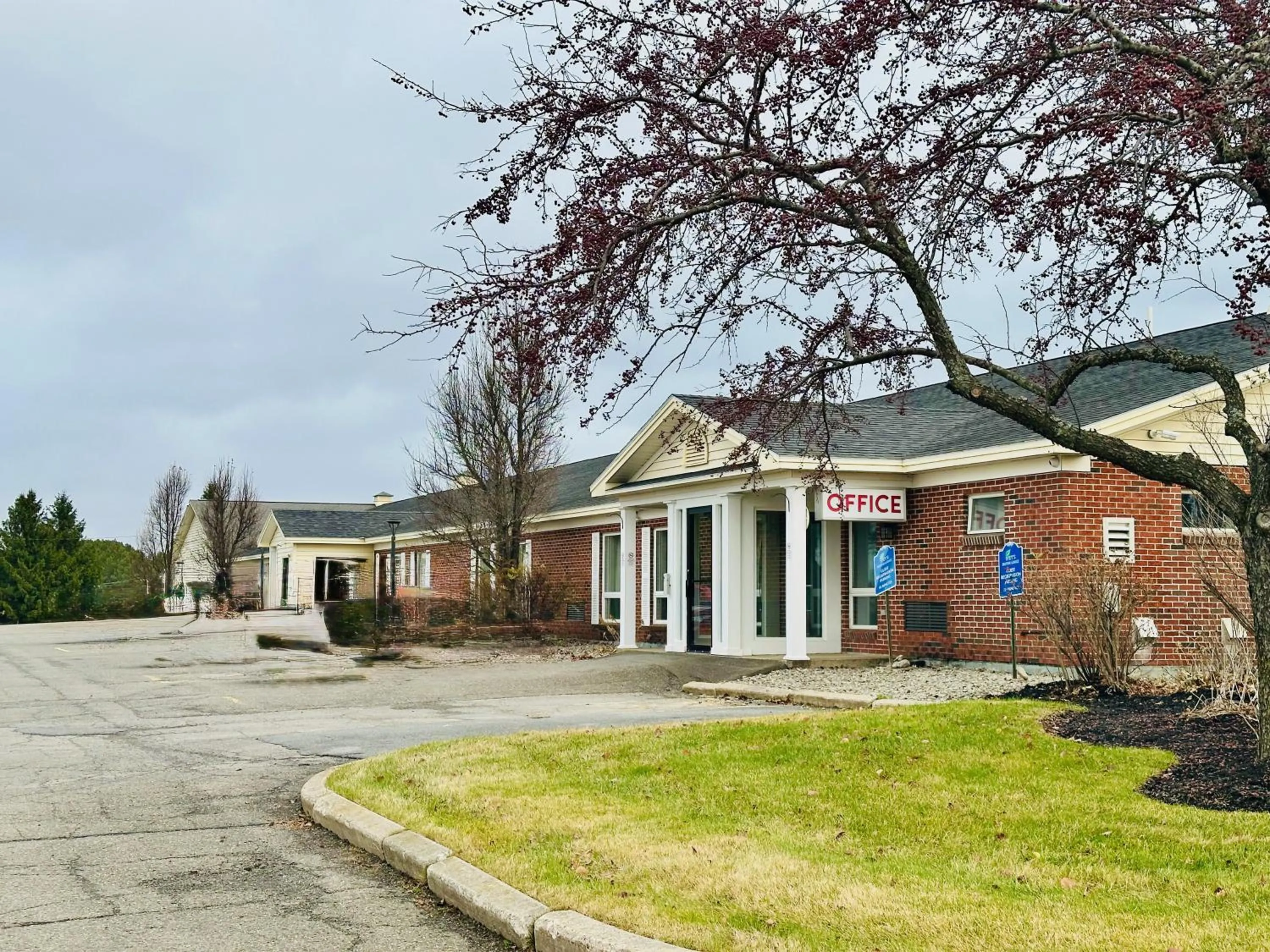 Parking in Ivey's Motor Lodge