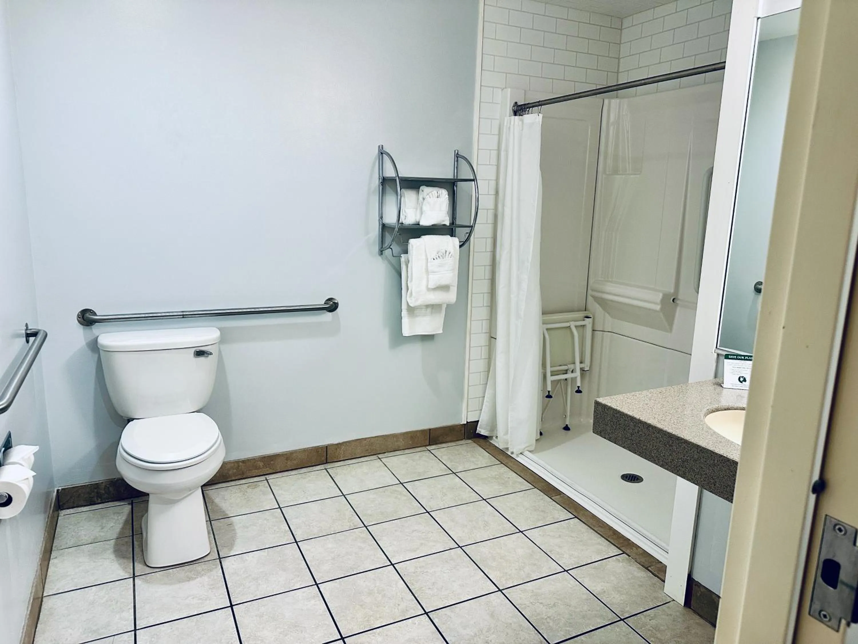 Bathroom in Ivey's Motor Lodge