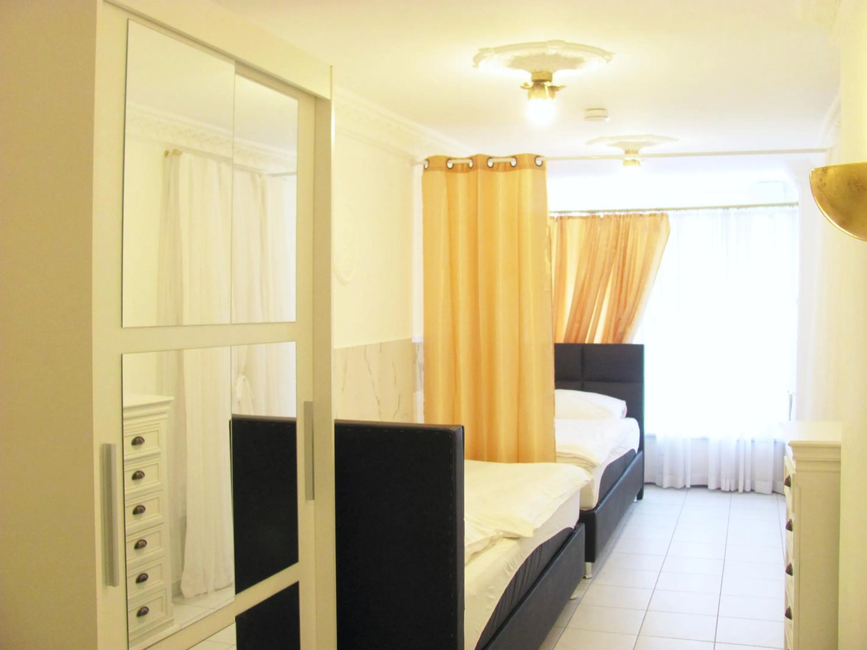 Bedroom, Bed in Apartment Storchenfärbe