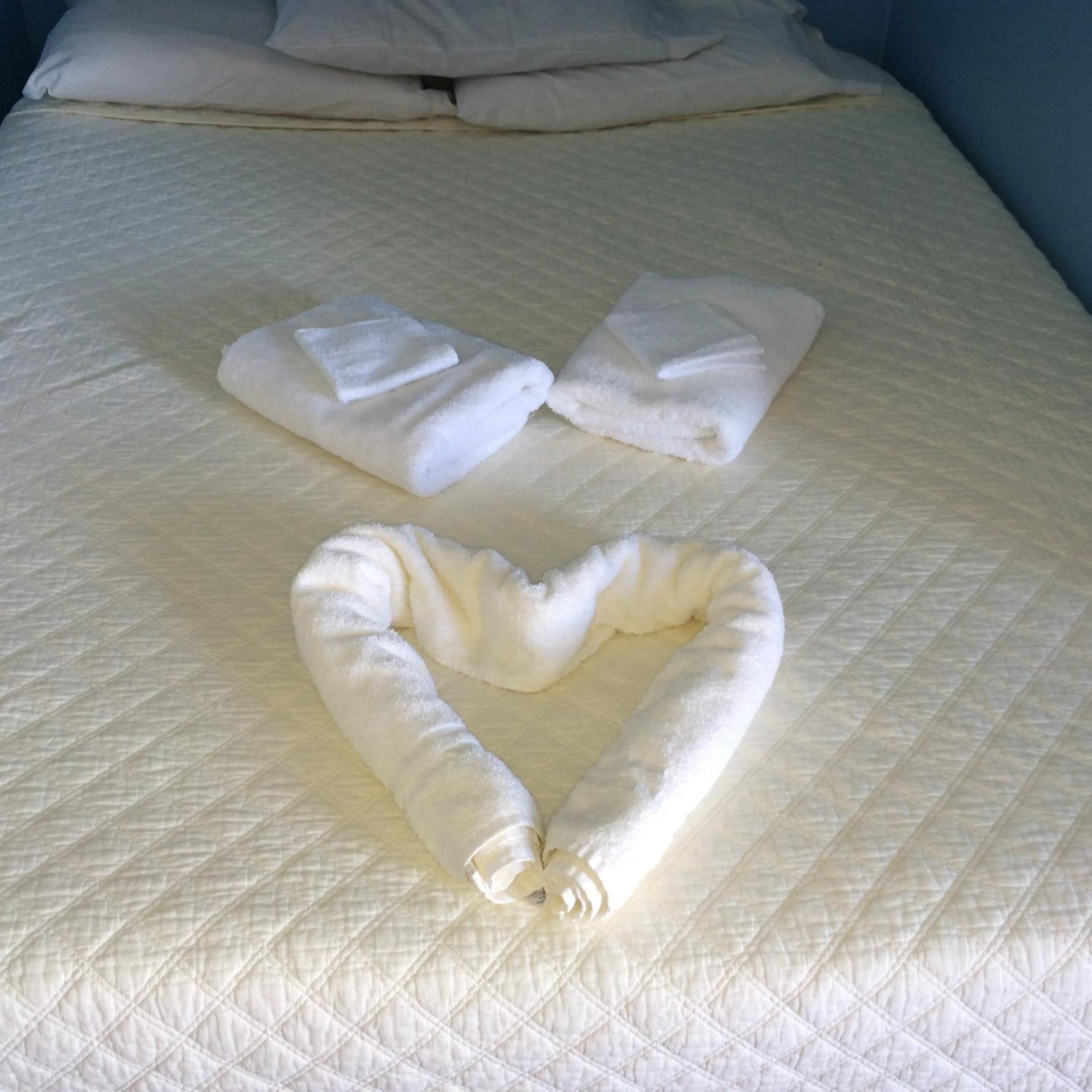 Bed in The New Oceanic Inn