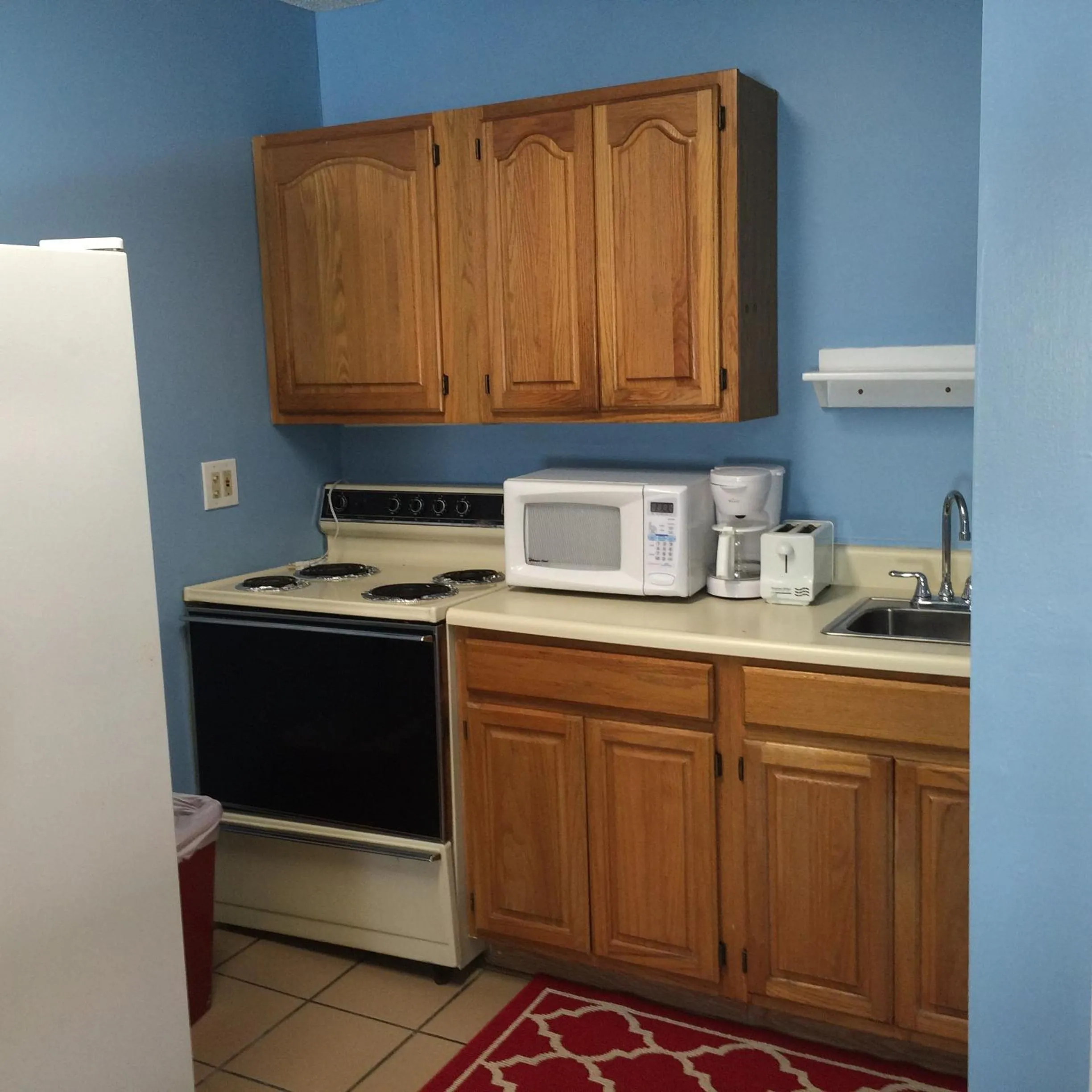 Kitchen or kitchenette in The New Oceanic Inn