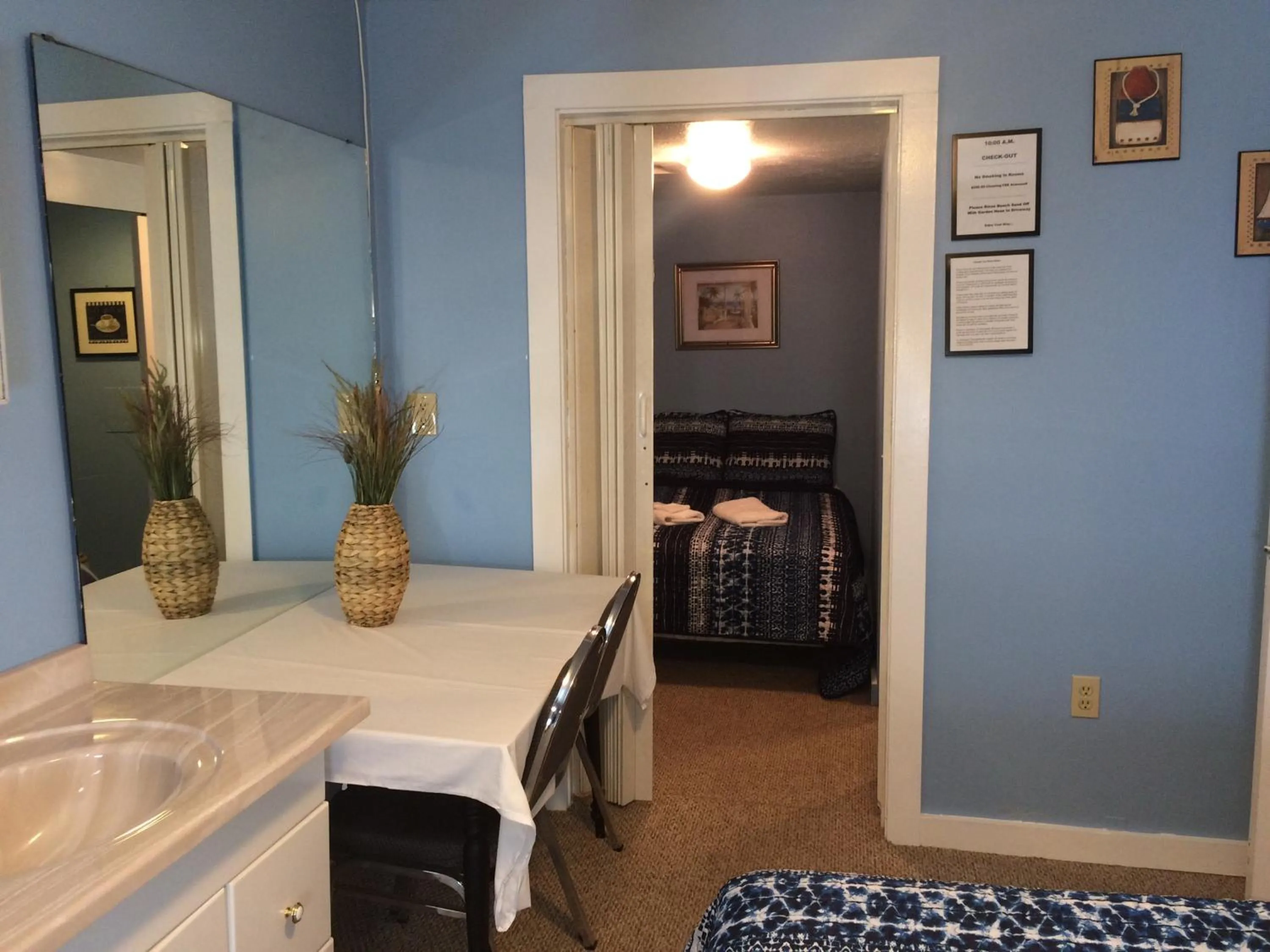 Dining area in The New Oceanic Inn