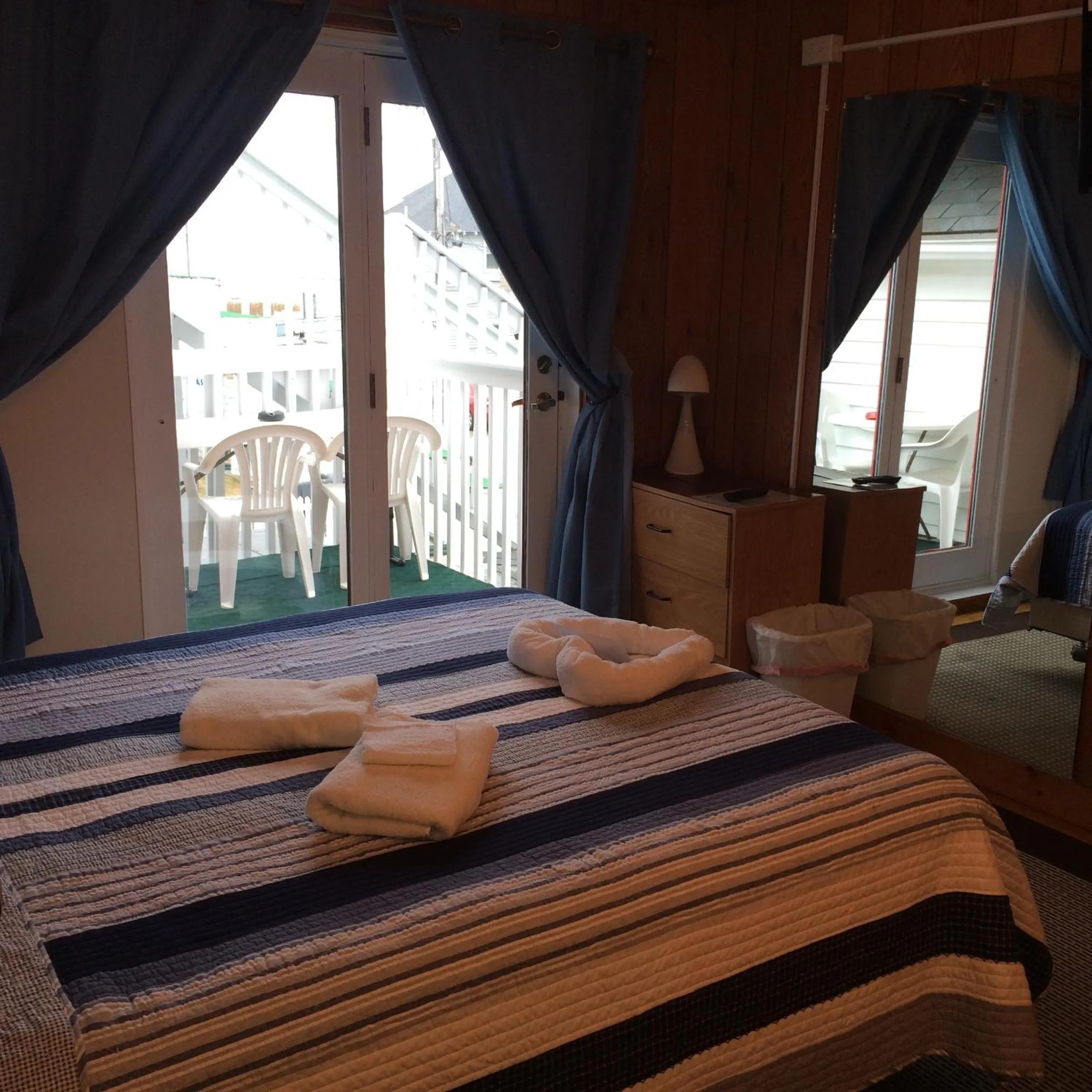 Bed in The New Oceanic Inn