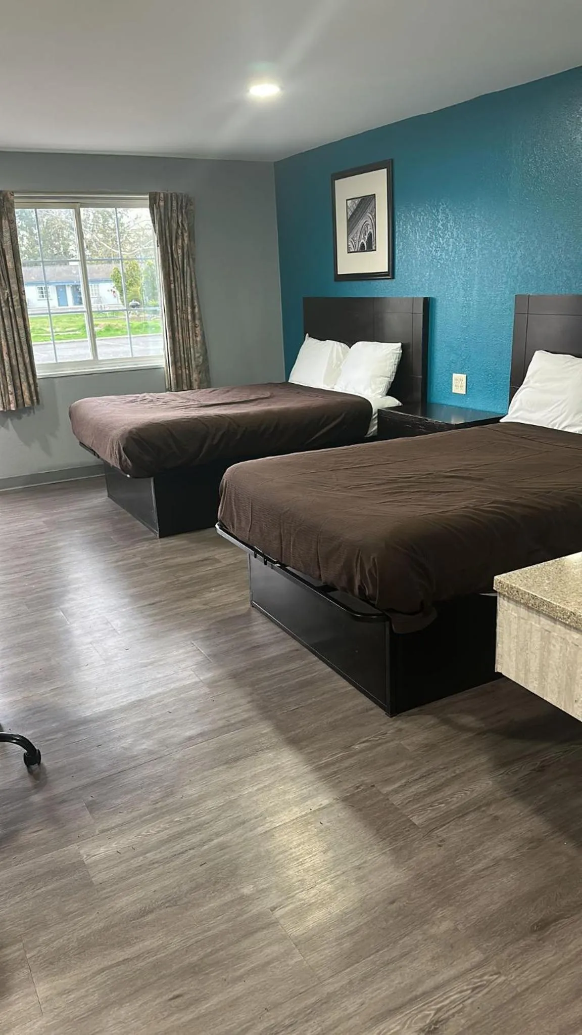 Bed in Americas Best Value Inn