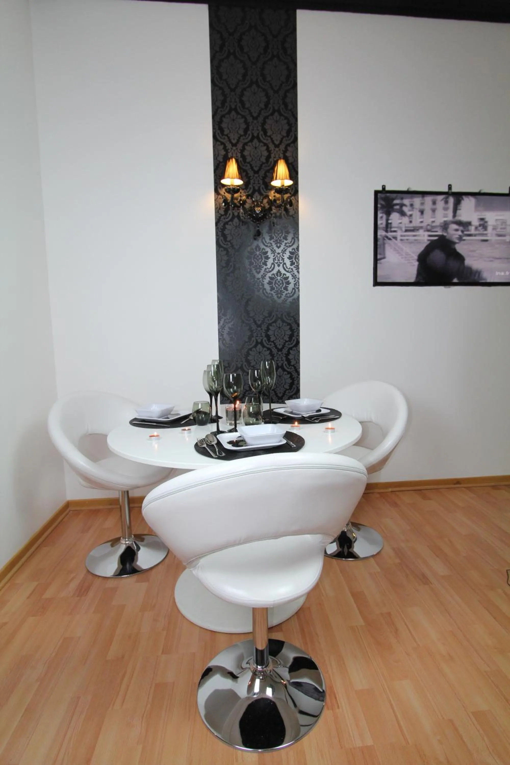 Dining area in Nice Massena