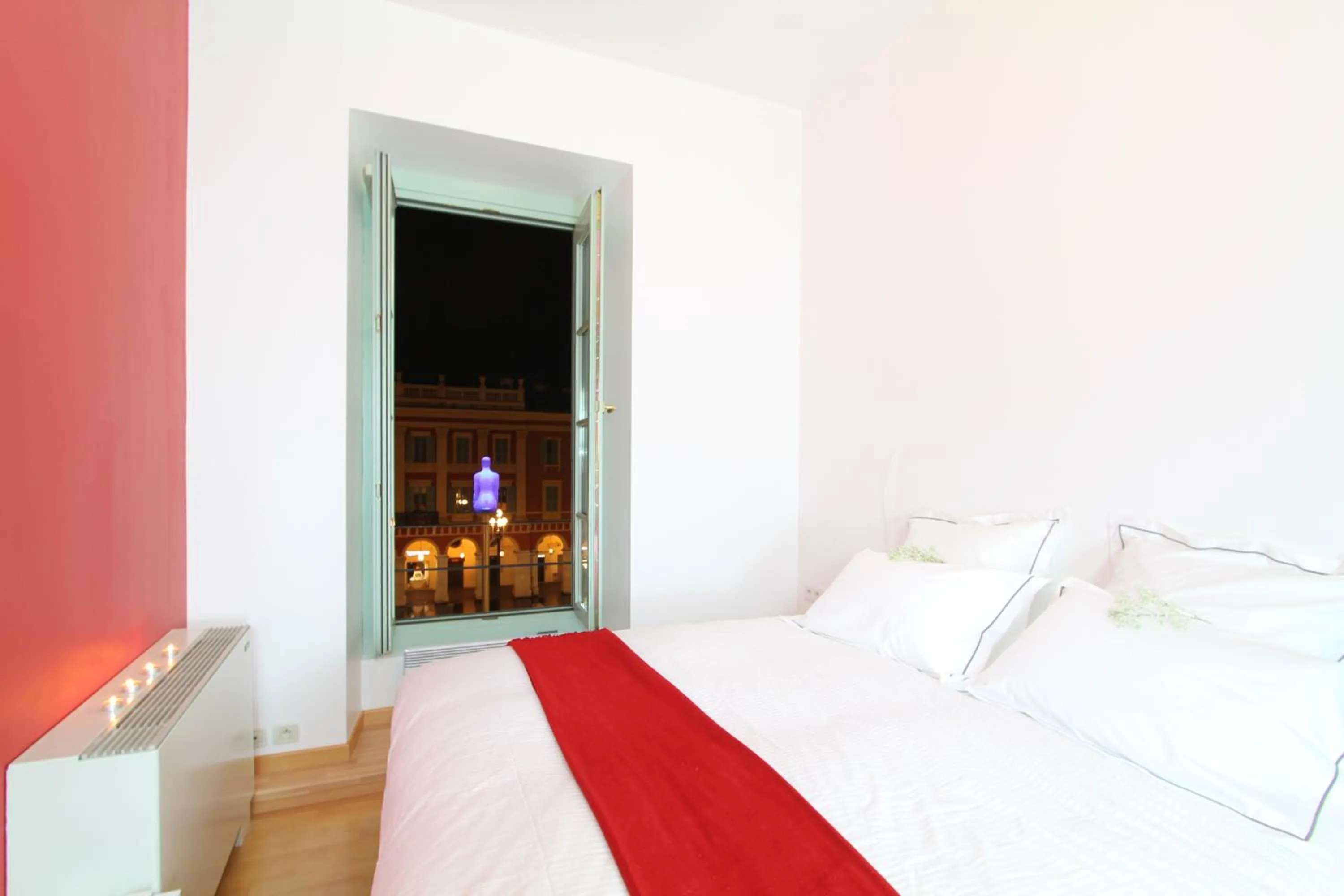 Bedroom in Nice Massena