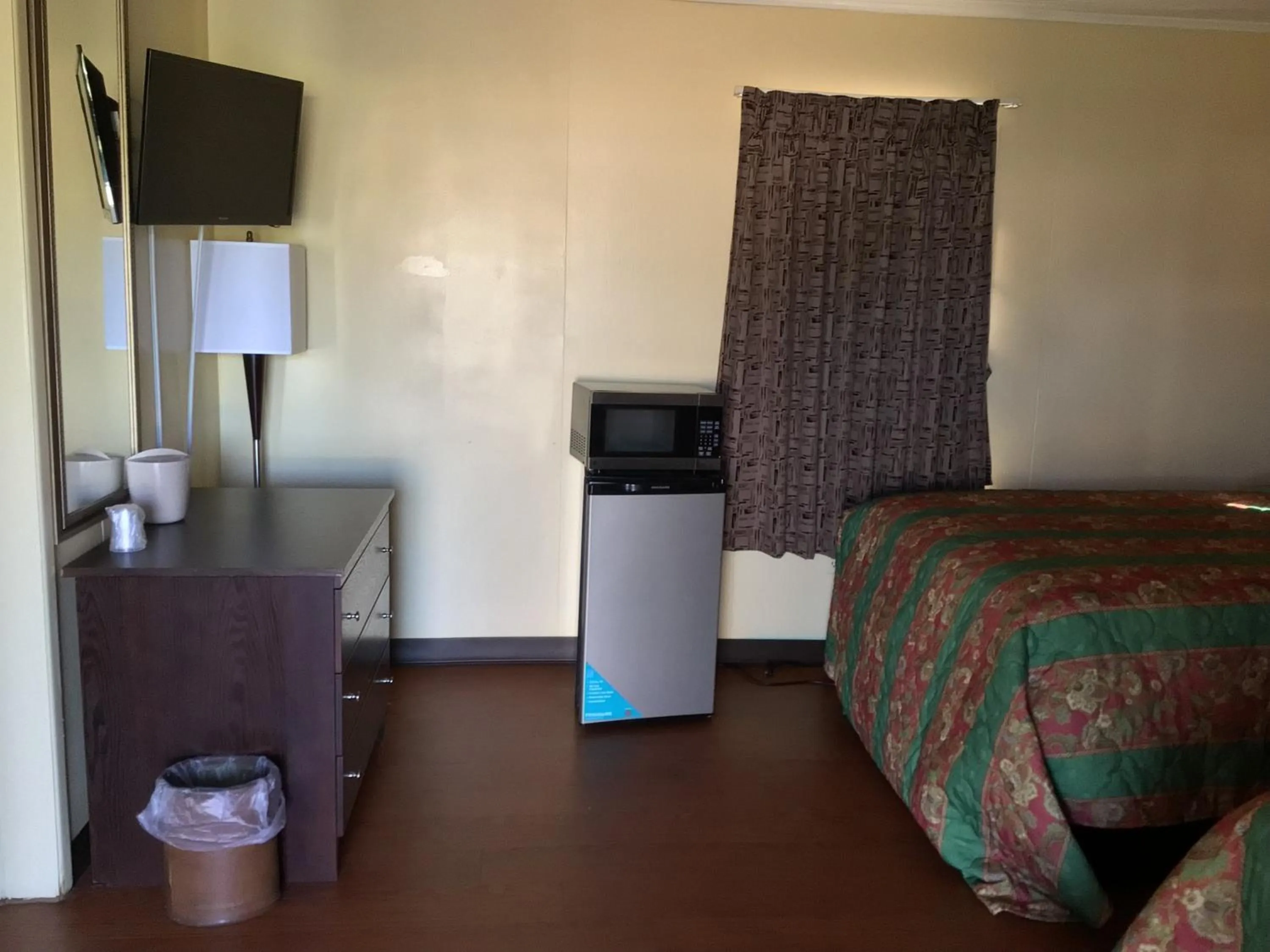 Bed in Skyland Inn - Bristol