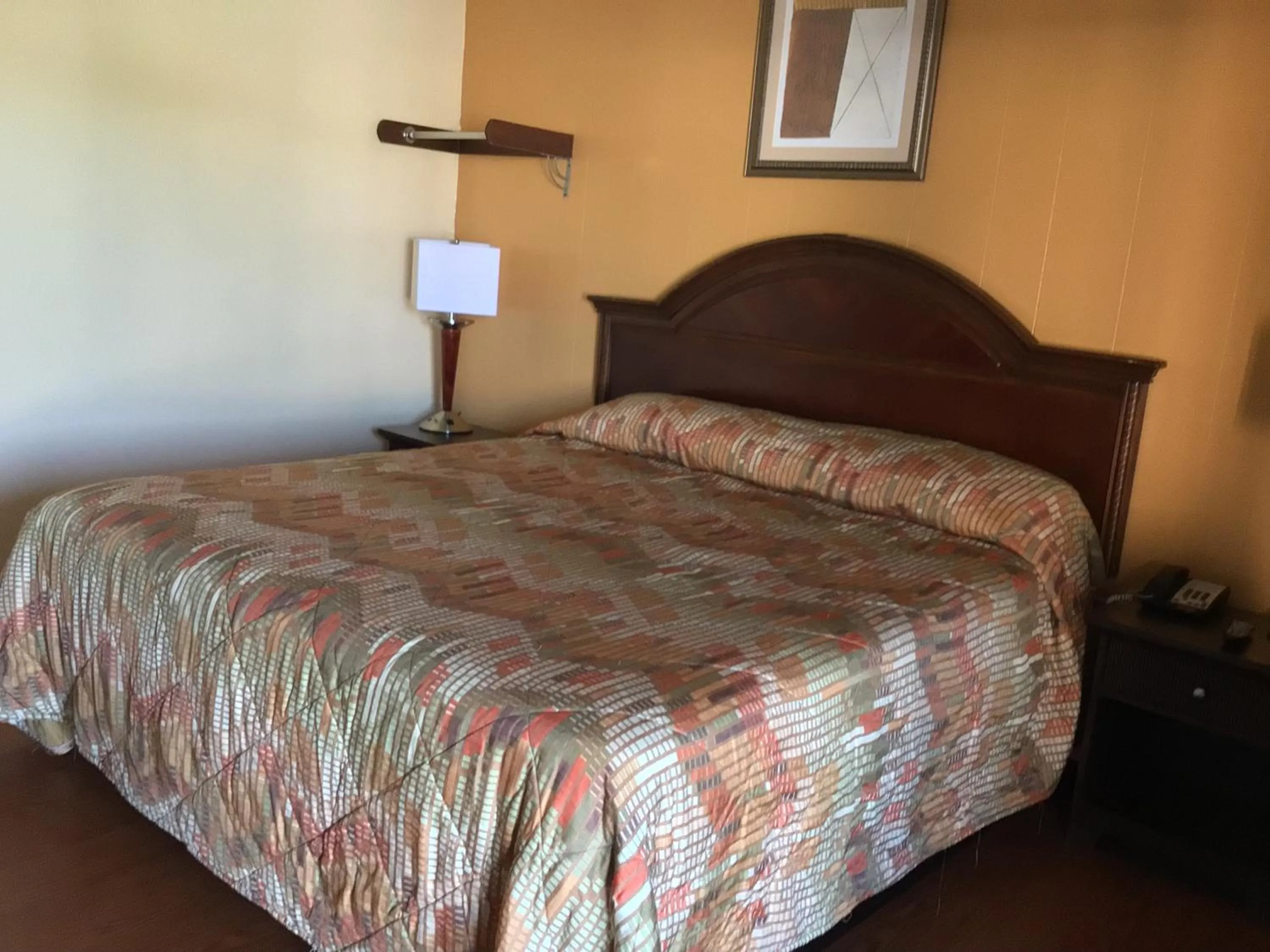 Bed in Skyland Inn - Bristol