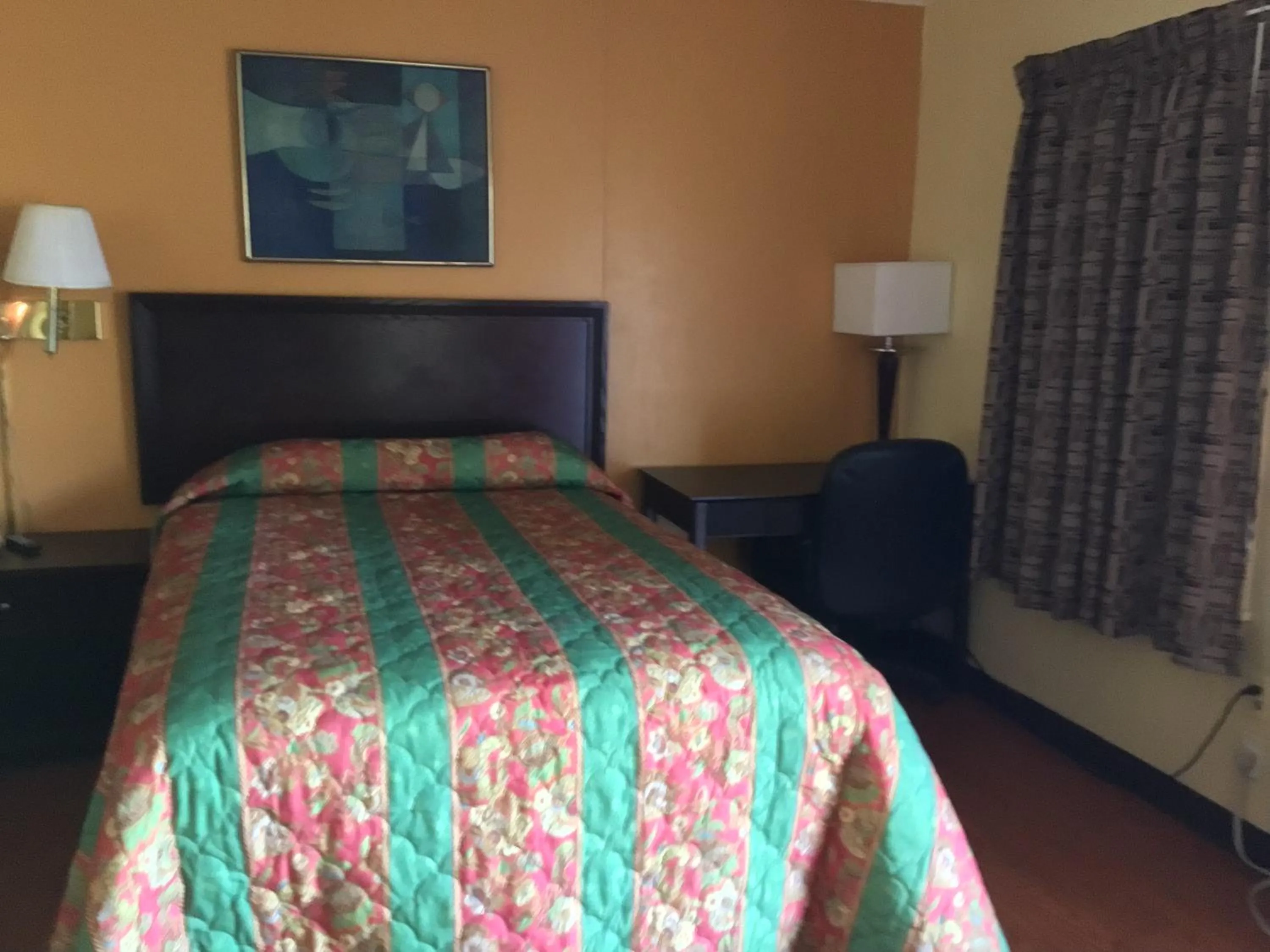 Bed in Skyland Inn - Bristol