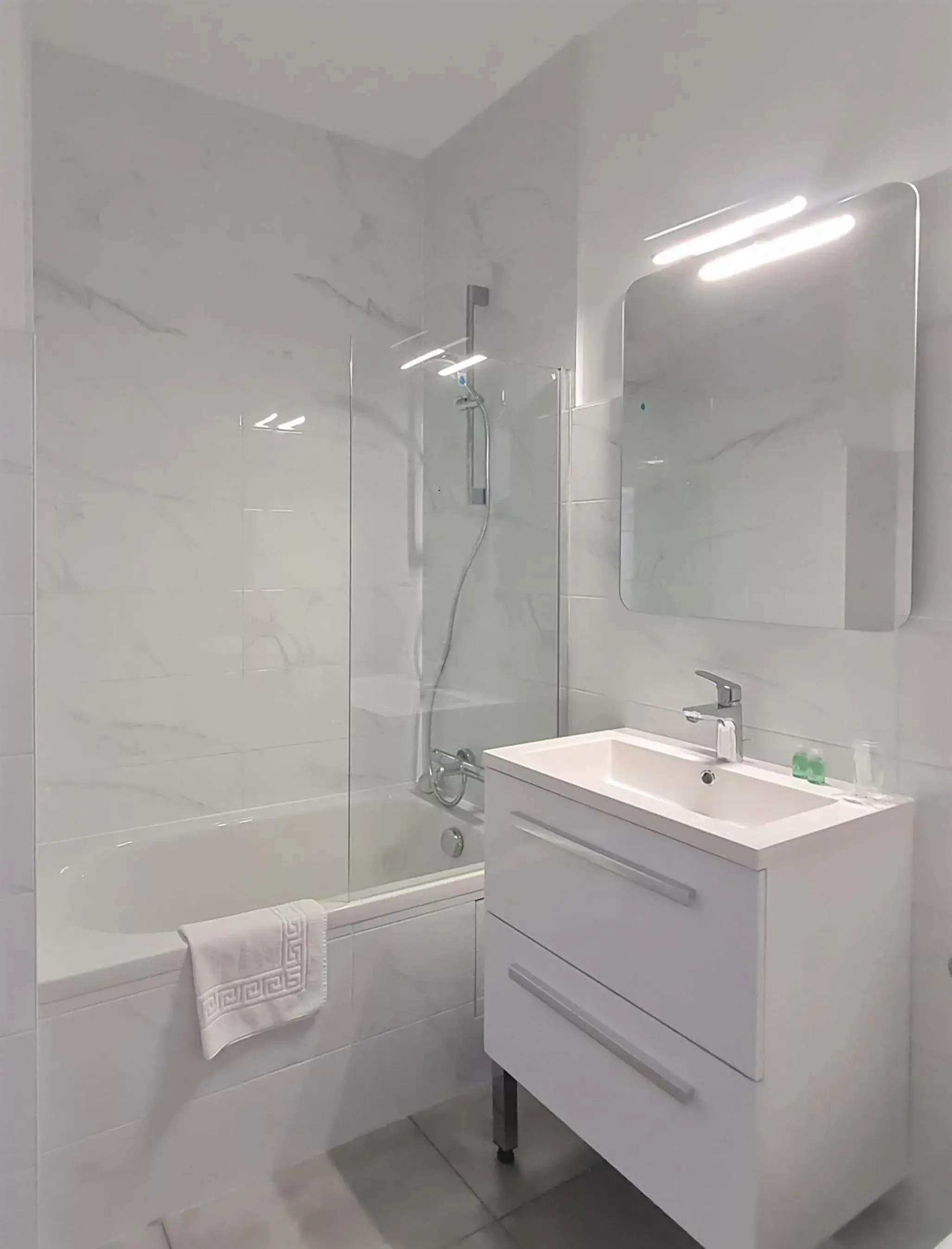 Twin Room in Terminus Hôtel des 3 Vallées Twin Room in Terminus Hôtel des 3 Vallées