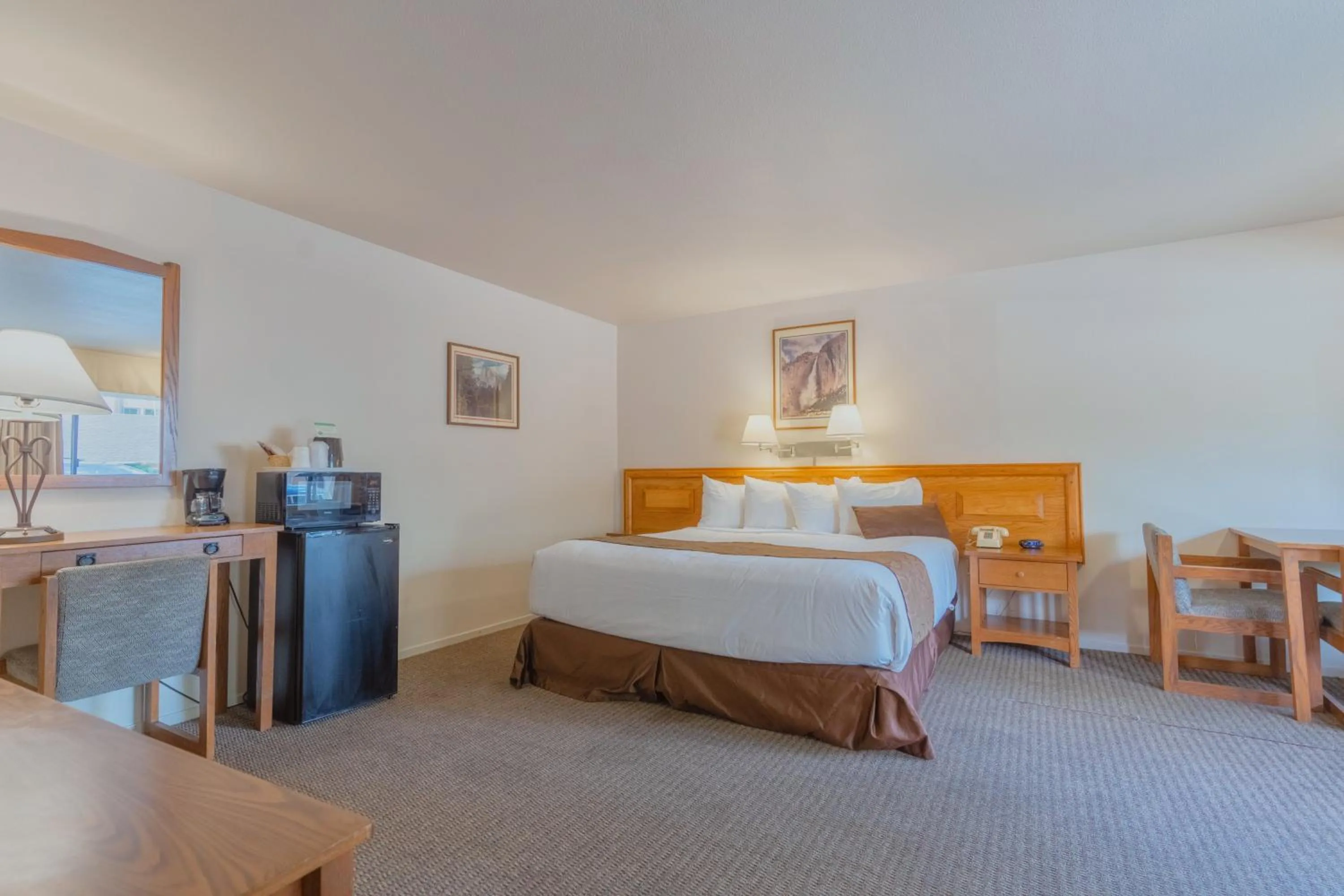 Bed in Mariposa Lodge