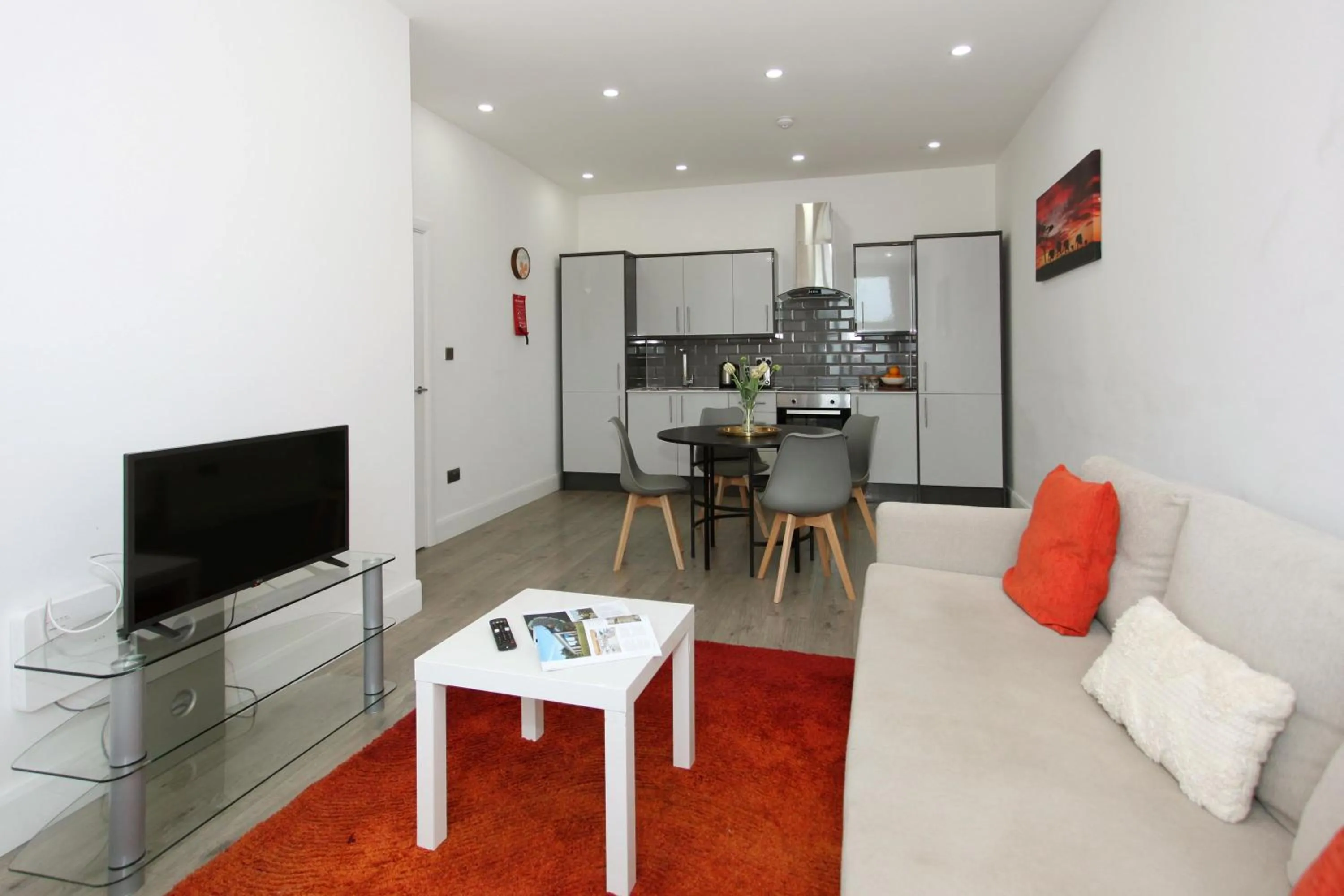 TV and multimedia in Sapphire House Apartments