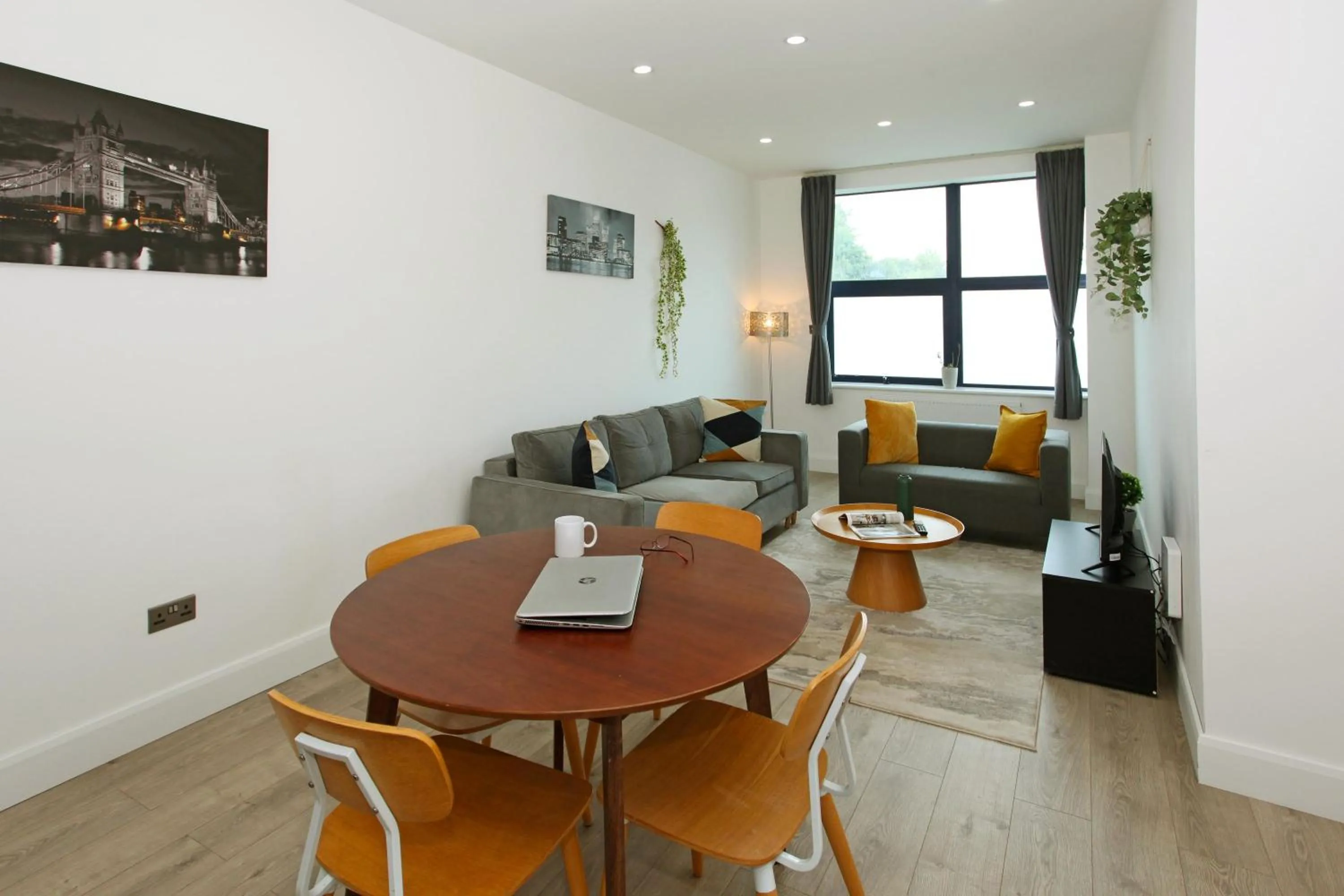 Living room in Sapphire House Apartments