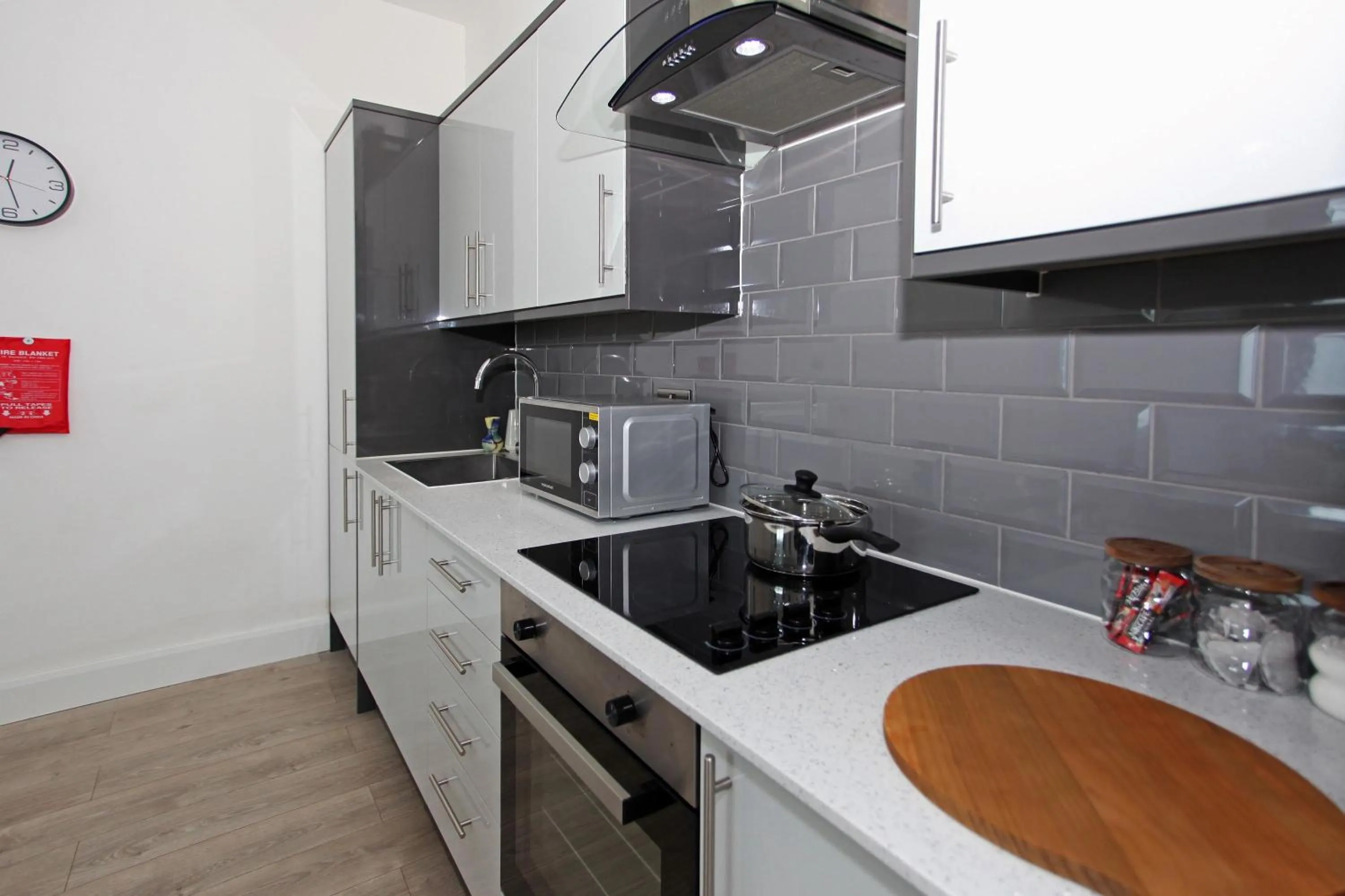 Kitchen or kitchenette in Sapphire House Apartments