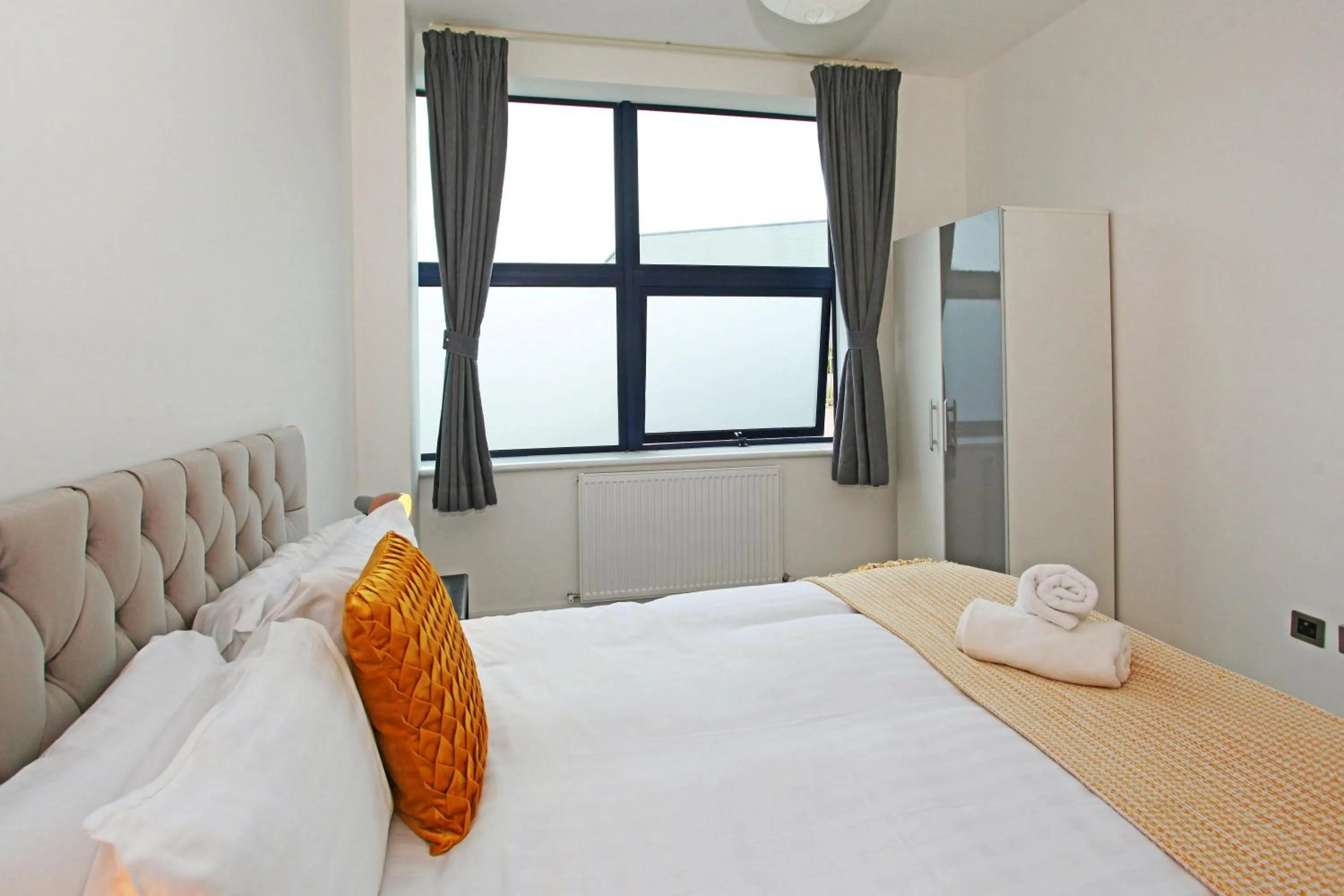 Bed in Sapphire House Apartments