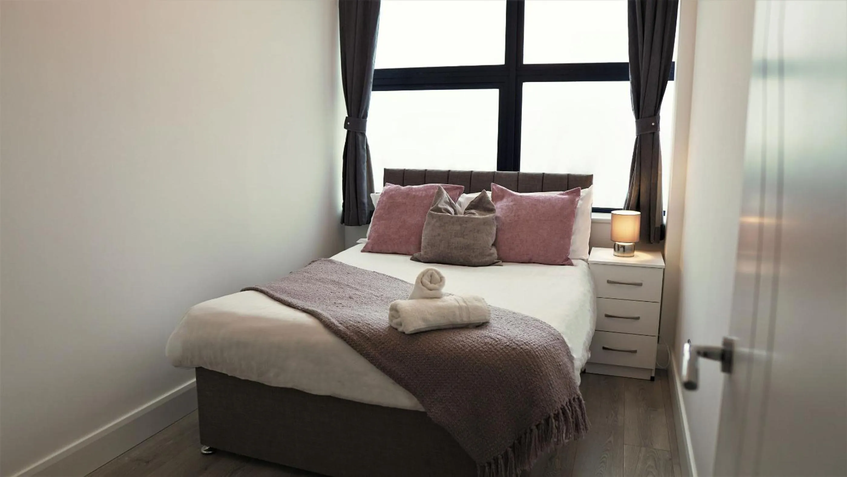 Bed in Sapphire House Apartments