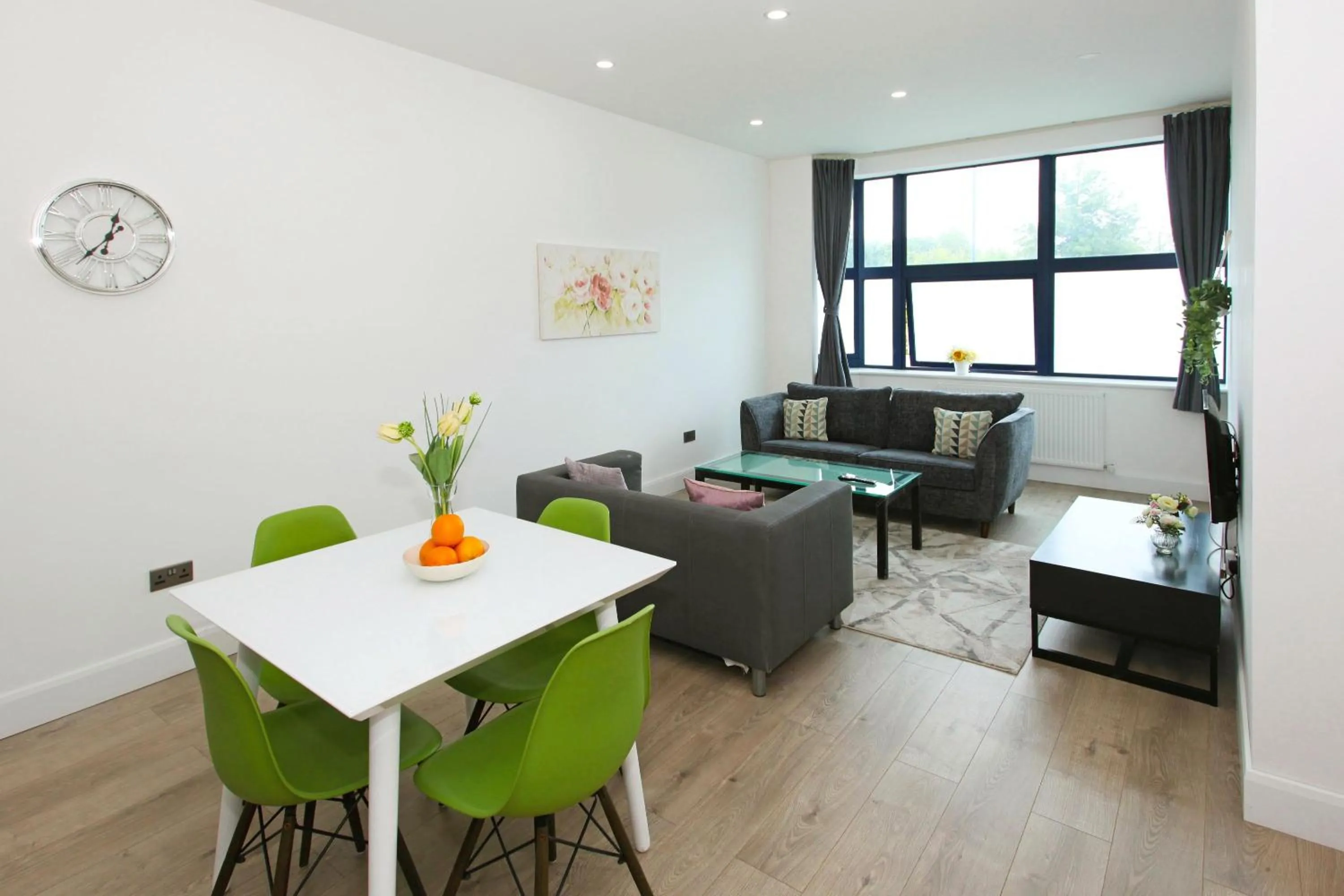 TV and multimedia in Sapphire House Apartments