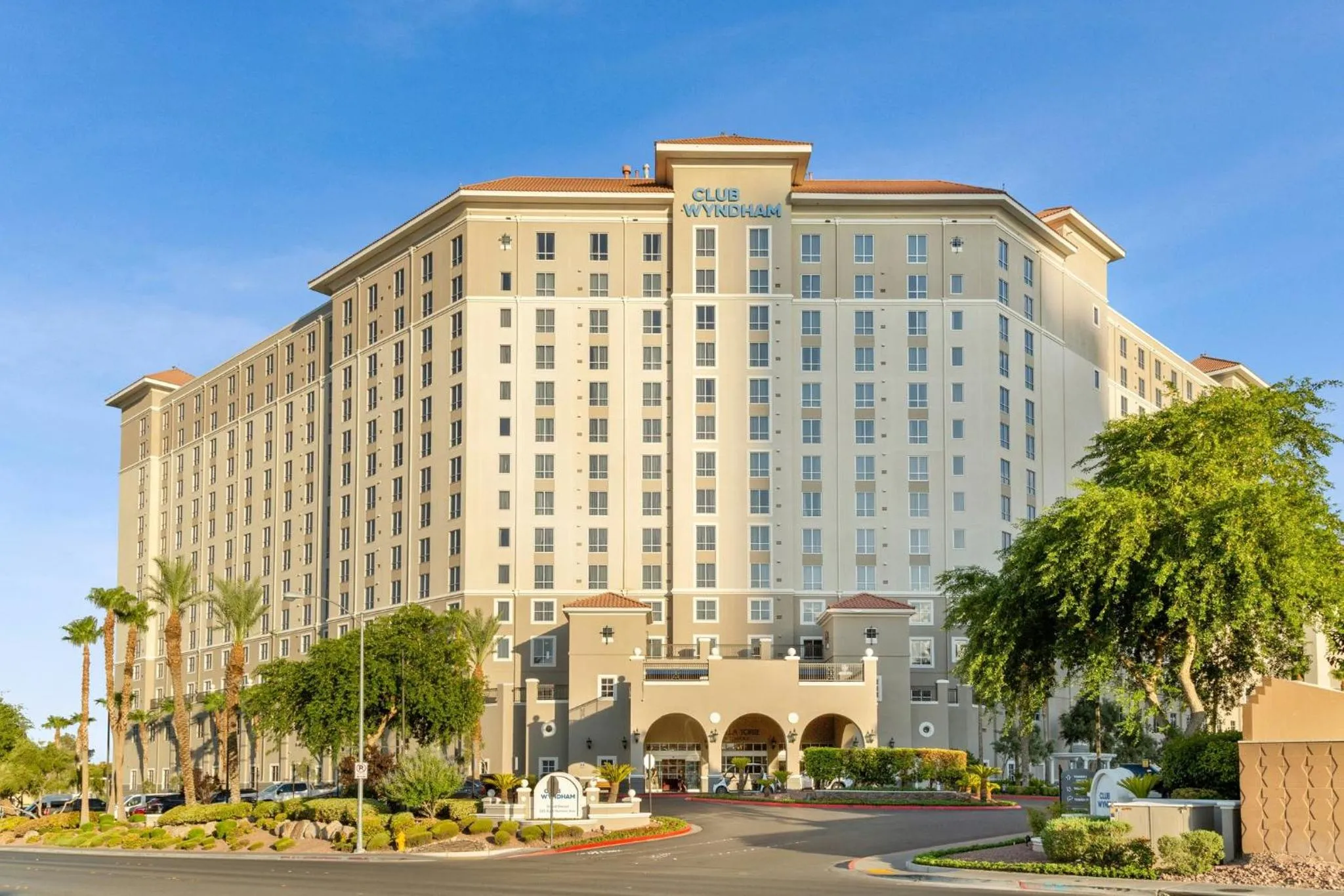 Property building in Club Wyndham Grand Desert