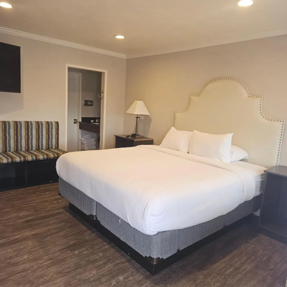 Bed in Bay Front Inn