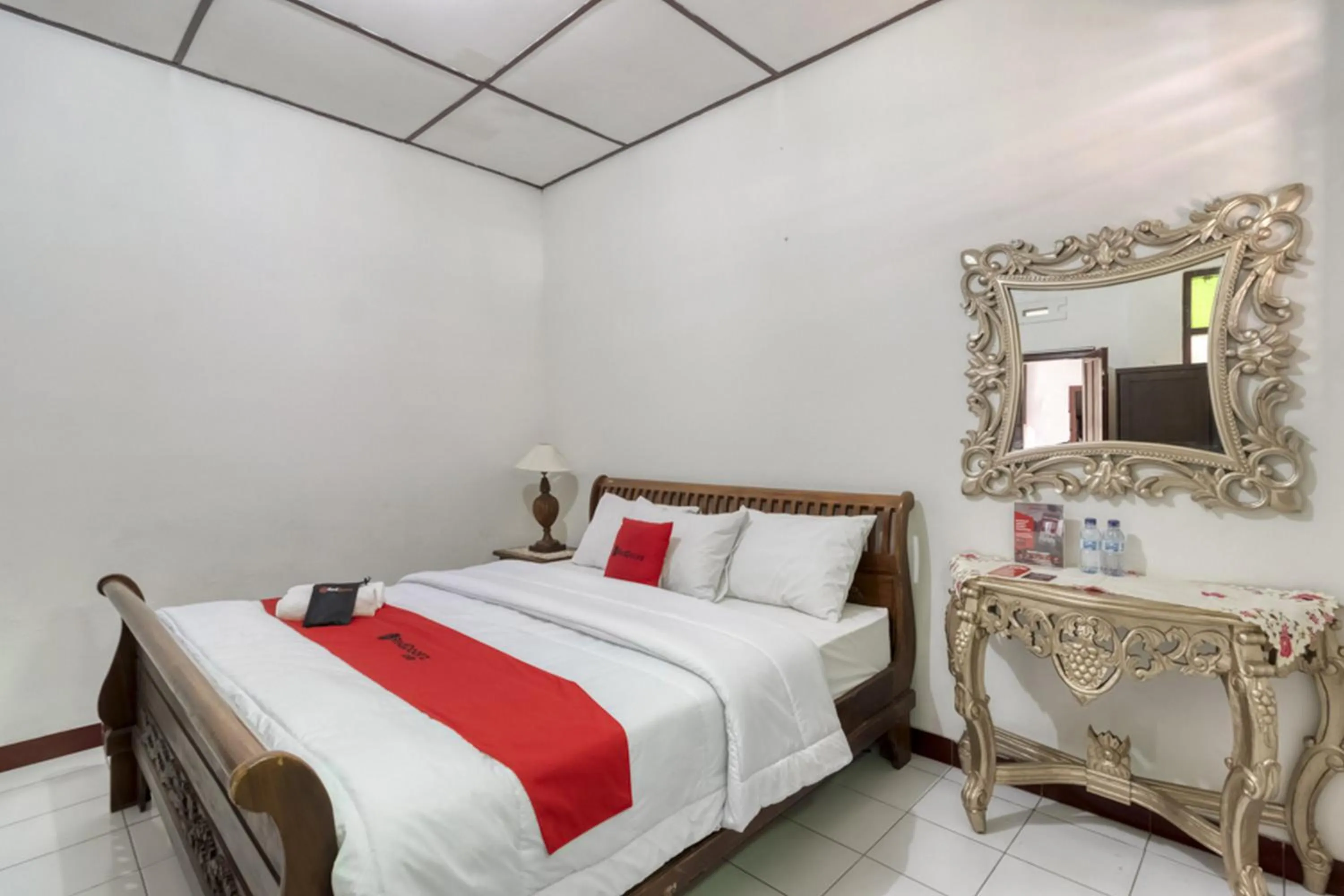 Bed in RedDoorz Syariah near Wijilan 2 Yogyakarta