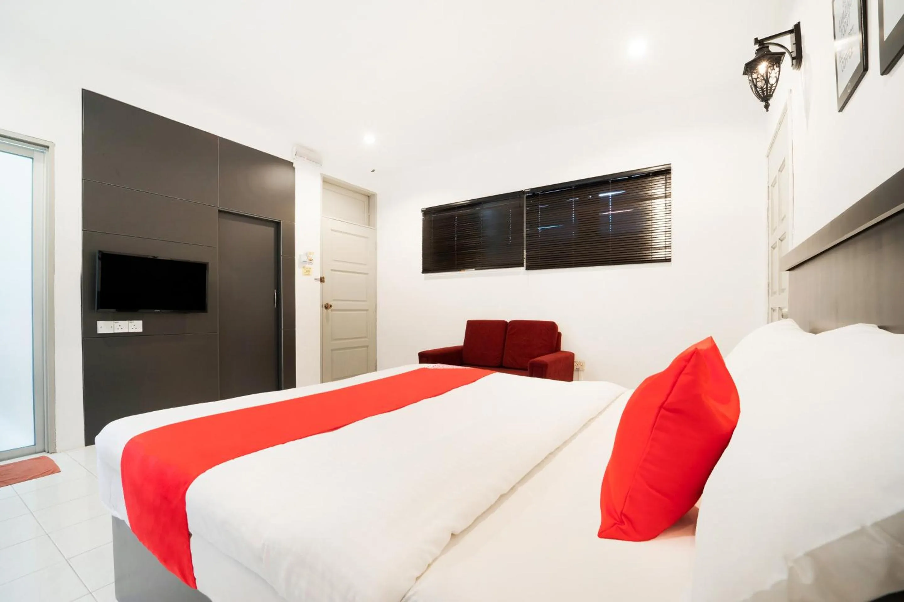 Bedroom, Bed in Hotel O Kulim Inn