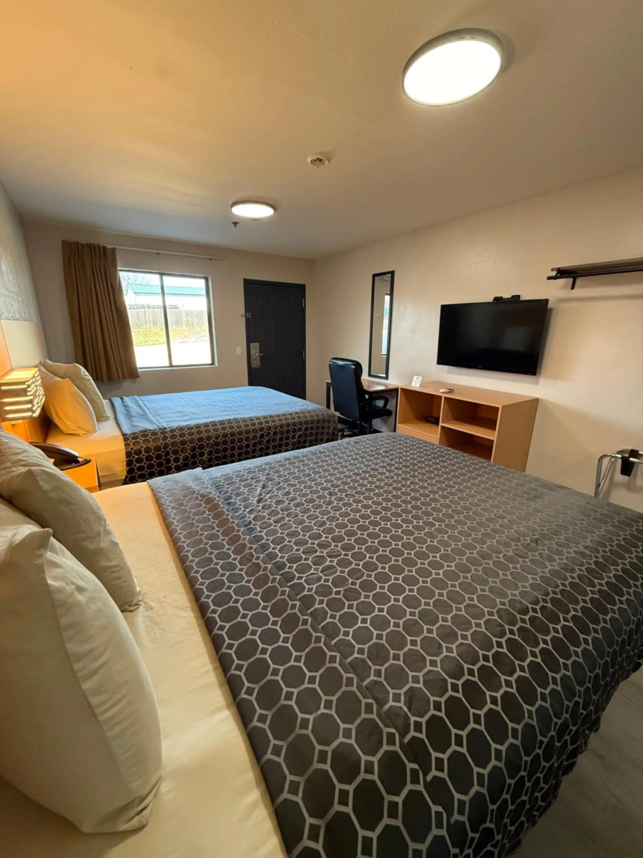 Bed in Americas Best Value Inn Ponca City