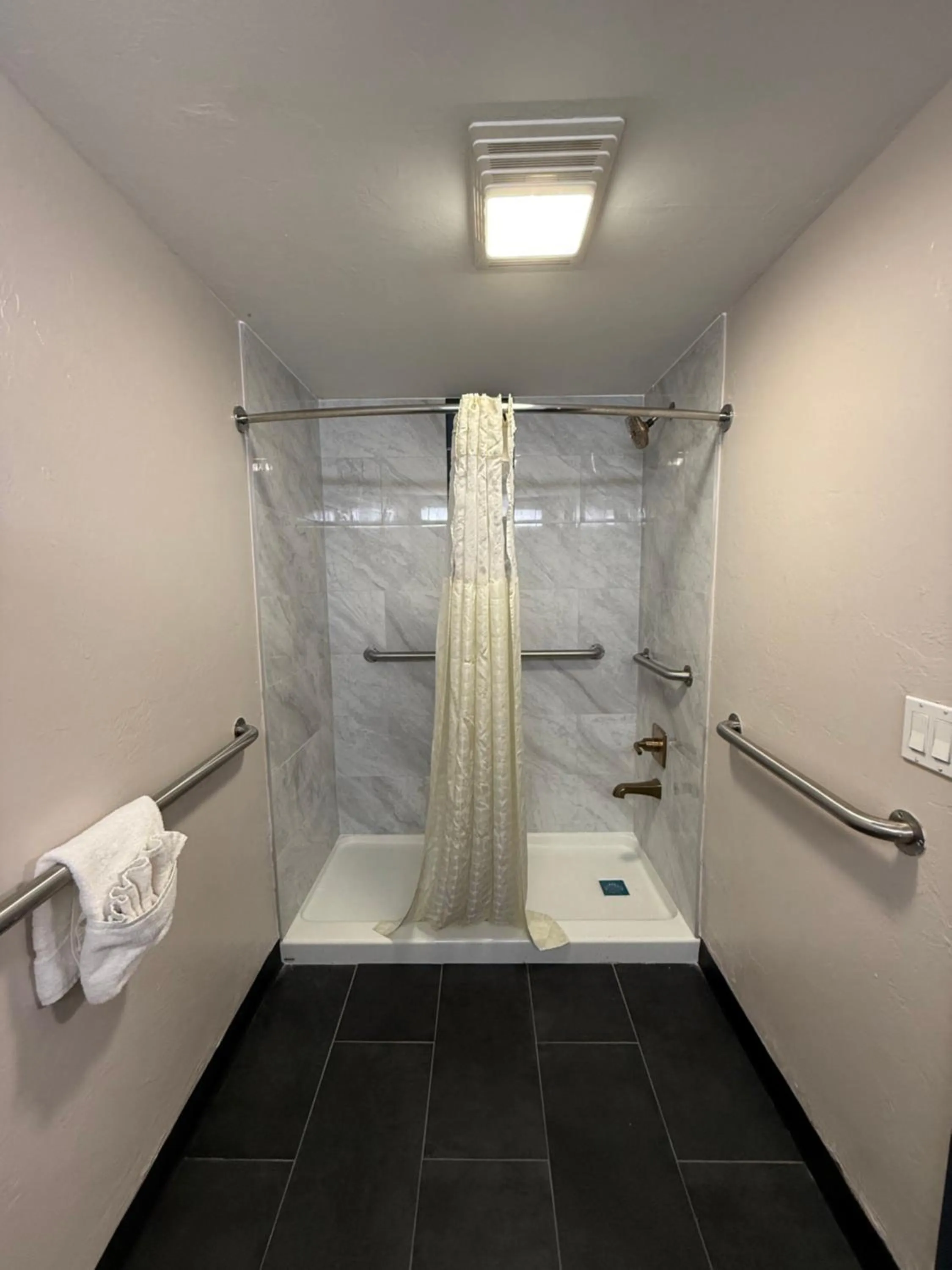 Shower in Americas Best Value Inn Ponca City