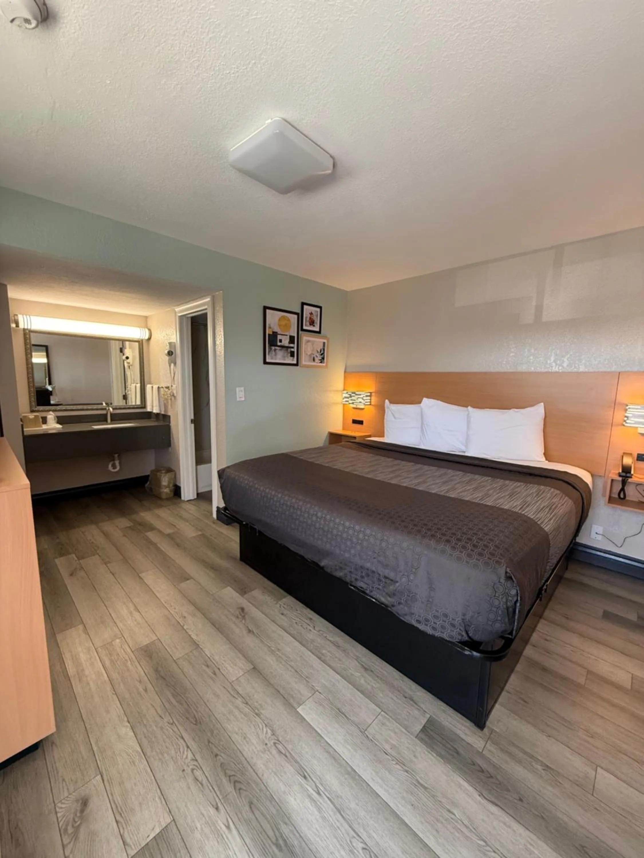 Bed in Americas Best Value Inn Ponca City