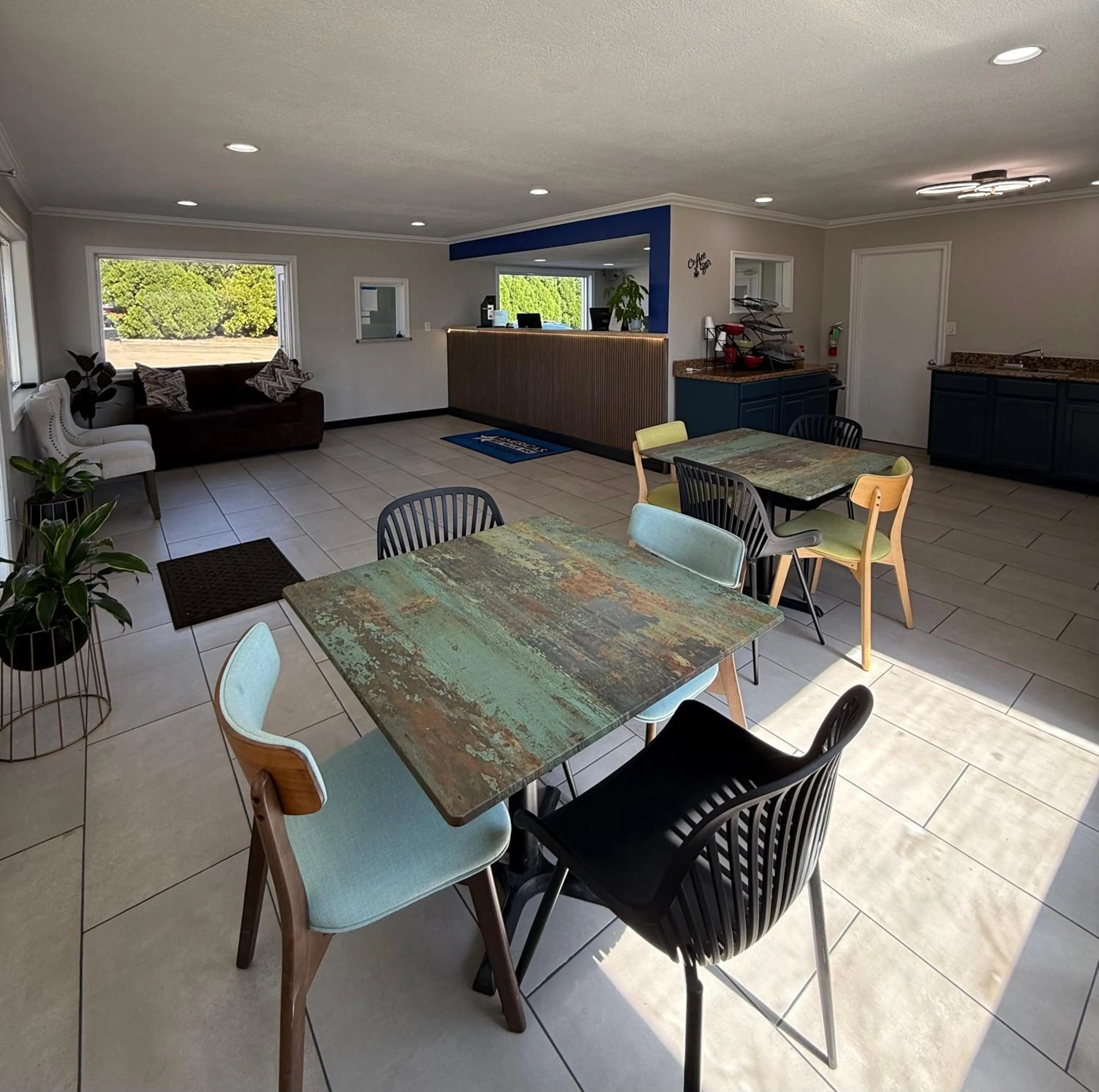 Dining area in Americas Best Value Inn Ponca City