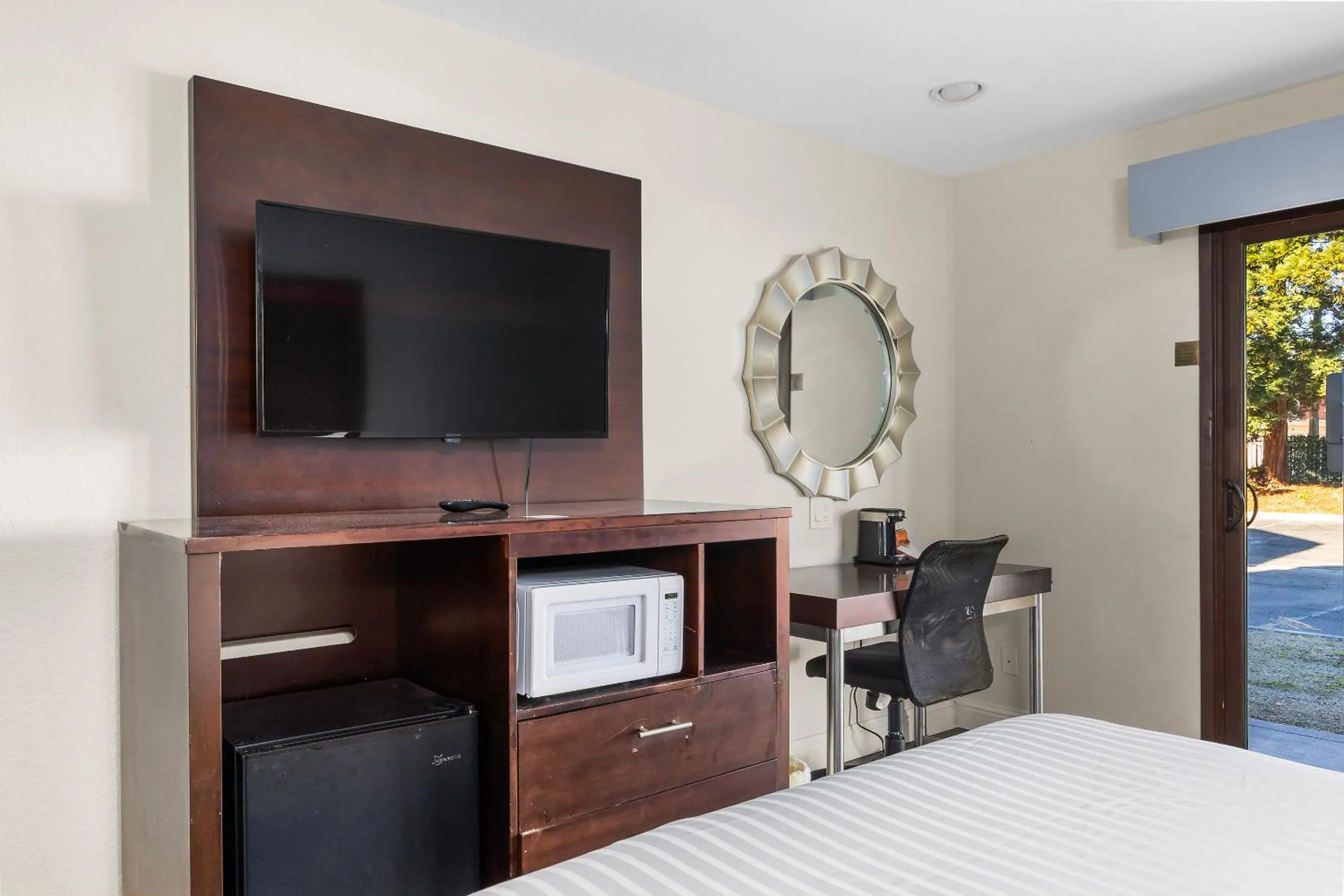 TV and multimedia, Bed in Hotel Solares