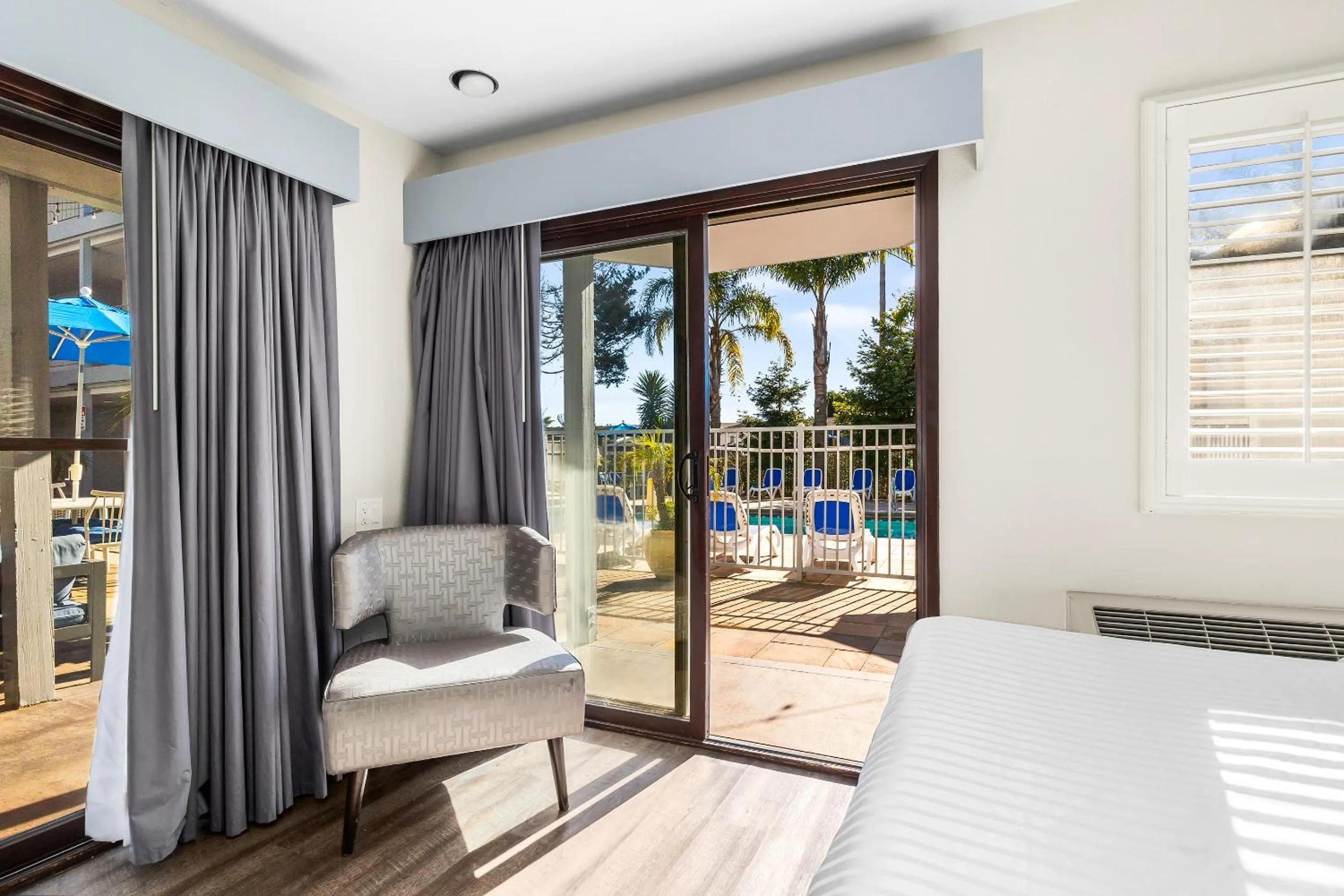 Pool view, Bed in Hotel Solares