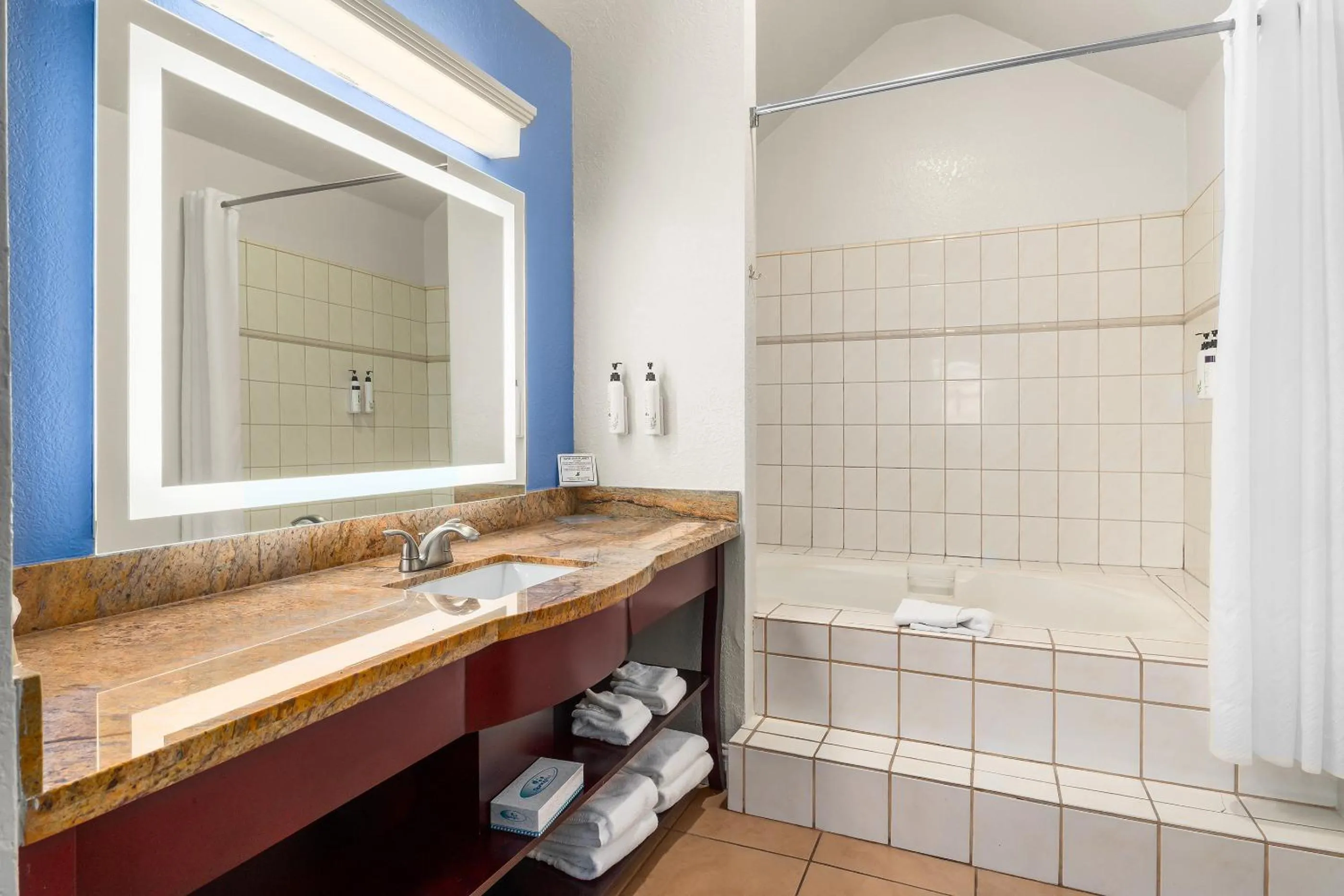 Bathroom in Hotel Solares