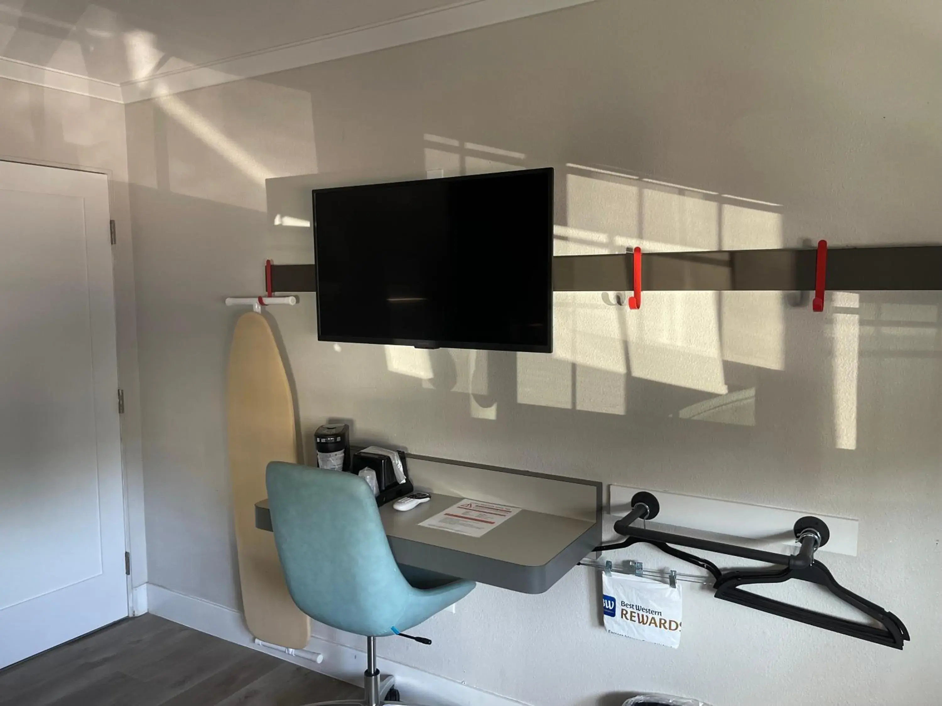 King Room with Roll-In Shower - Disability Access/Non-Smoking in The Midtowner Hotel, SureStay Collection by Best Western King Room with Roll-In Shower - Disability Access/Non-Smoking in The Midtowner Hotel, SureStay Collection by Best Western