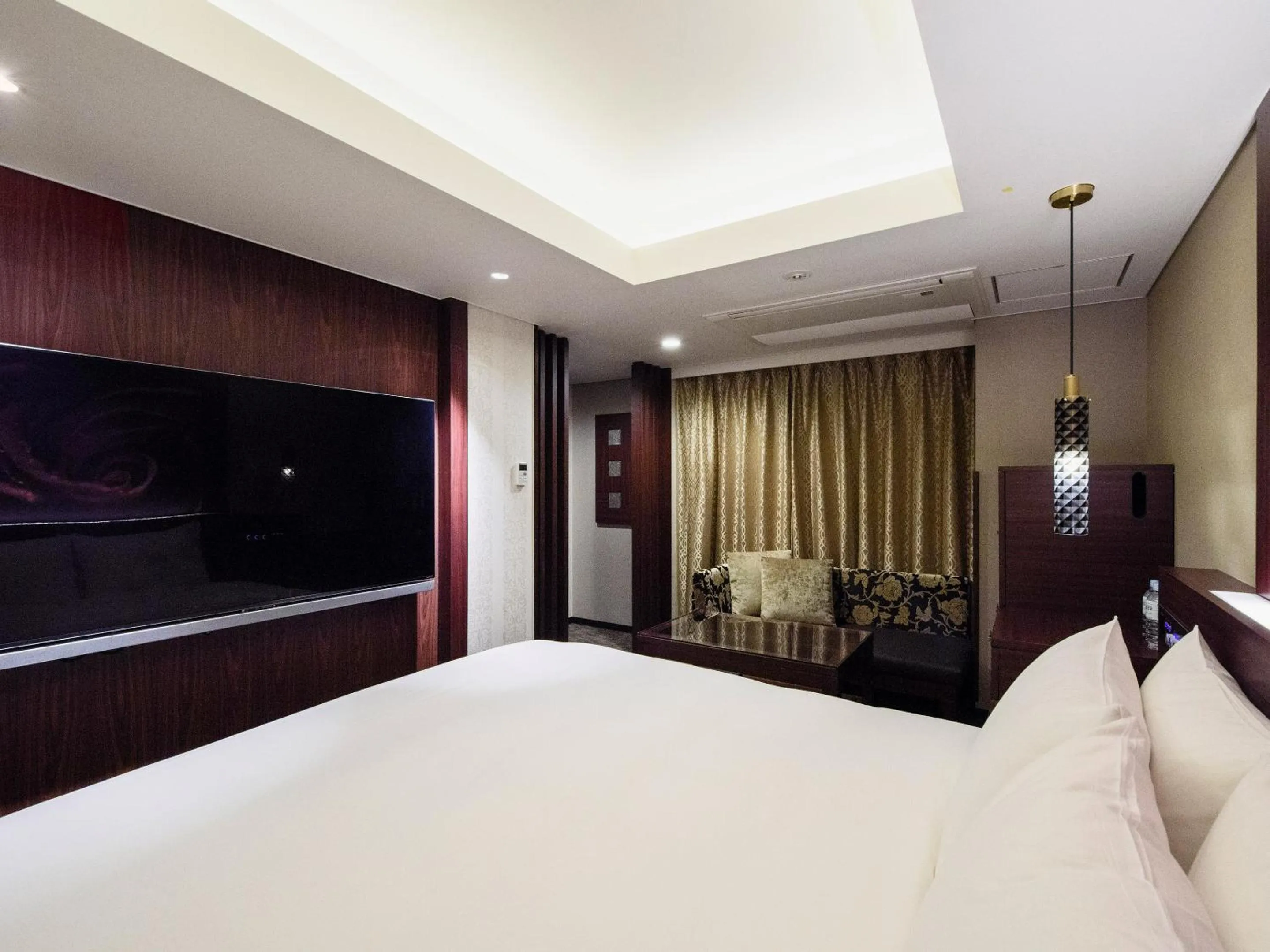 Photo of the whole room, Bed in Meguroholic Hotel