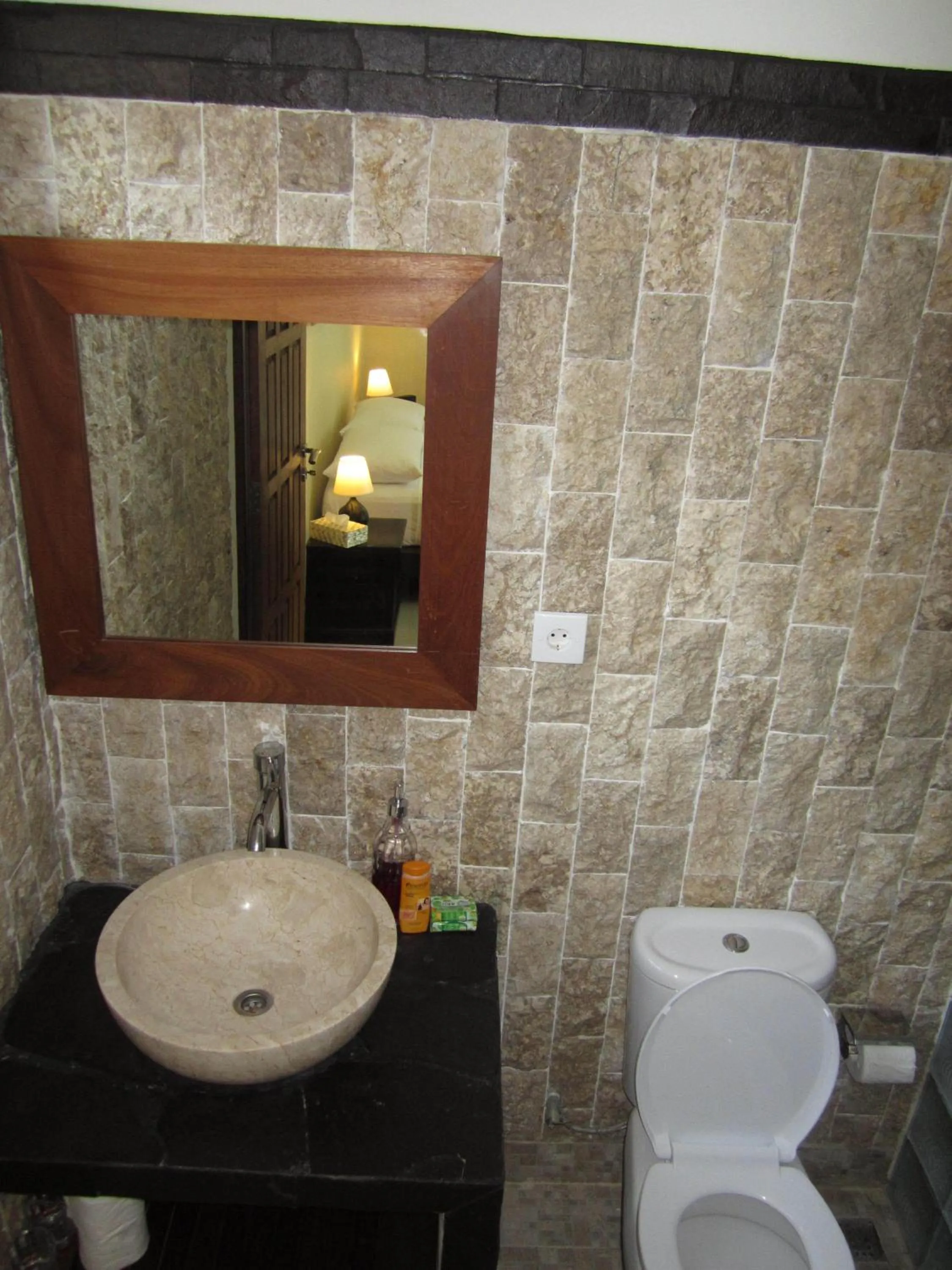 Bathroom in Lovina Oasis Hotel