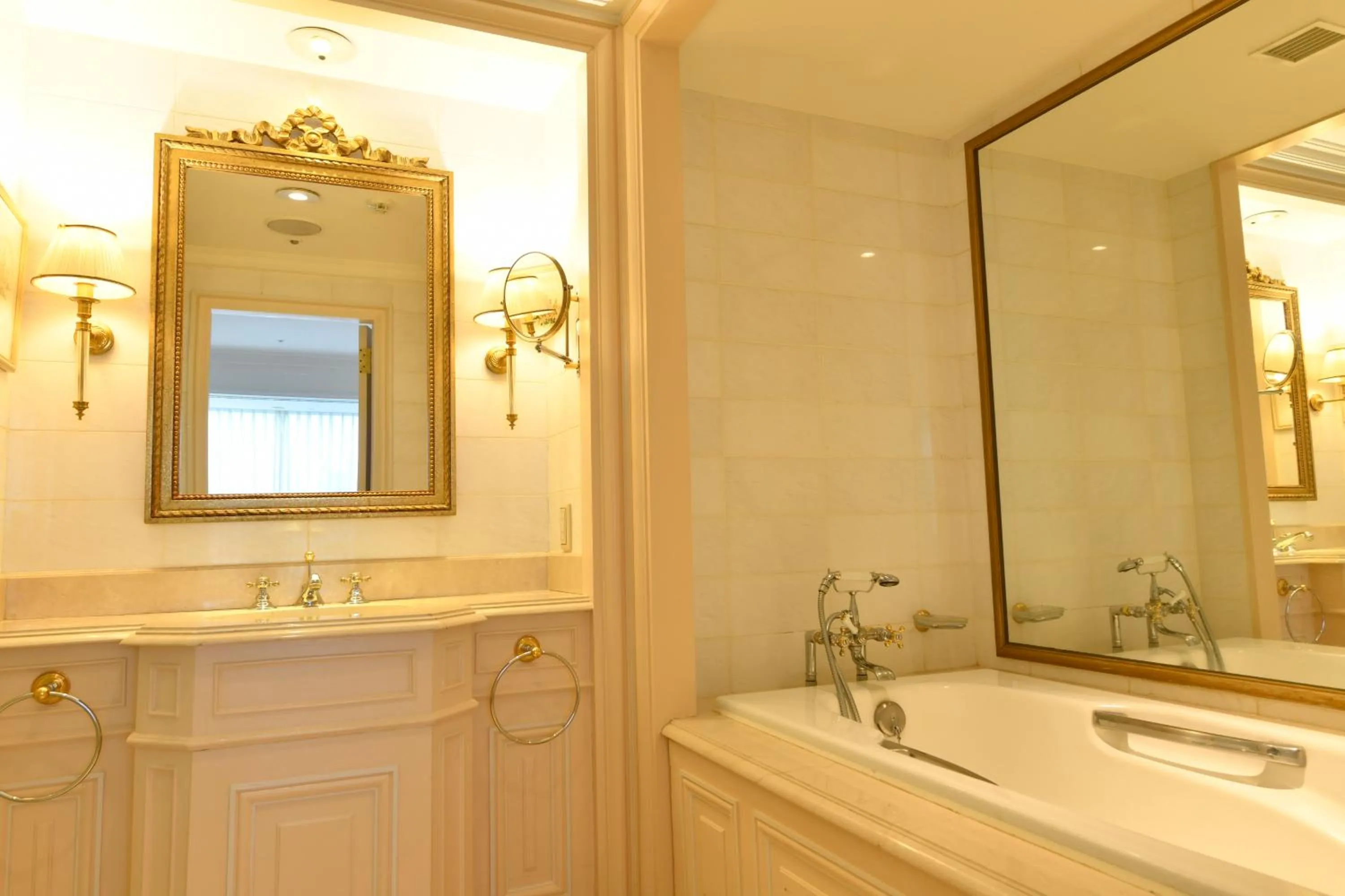 Bathroom in Hotel New Grand