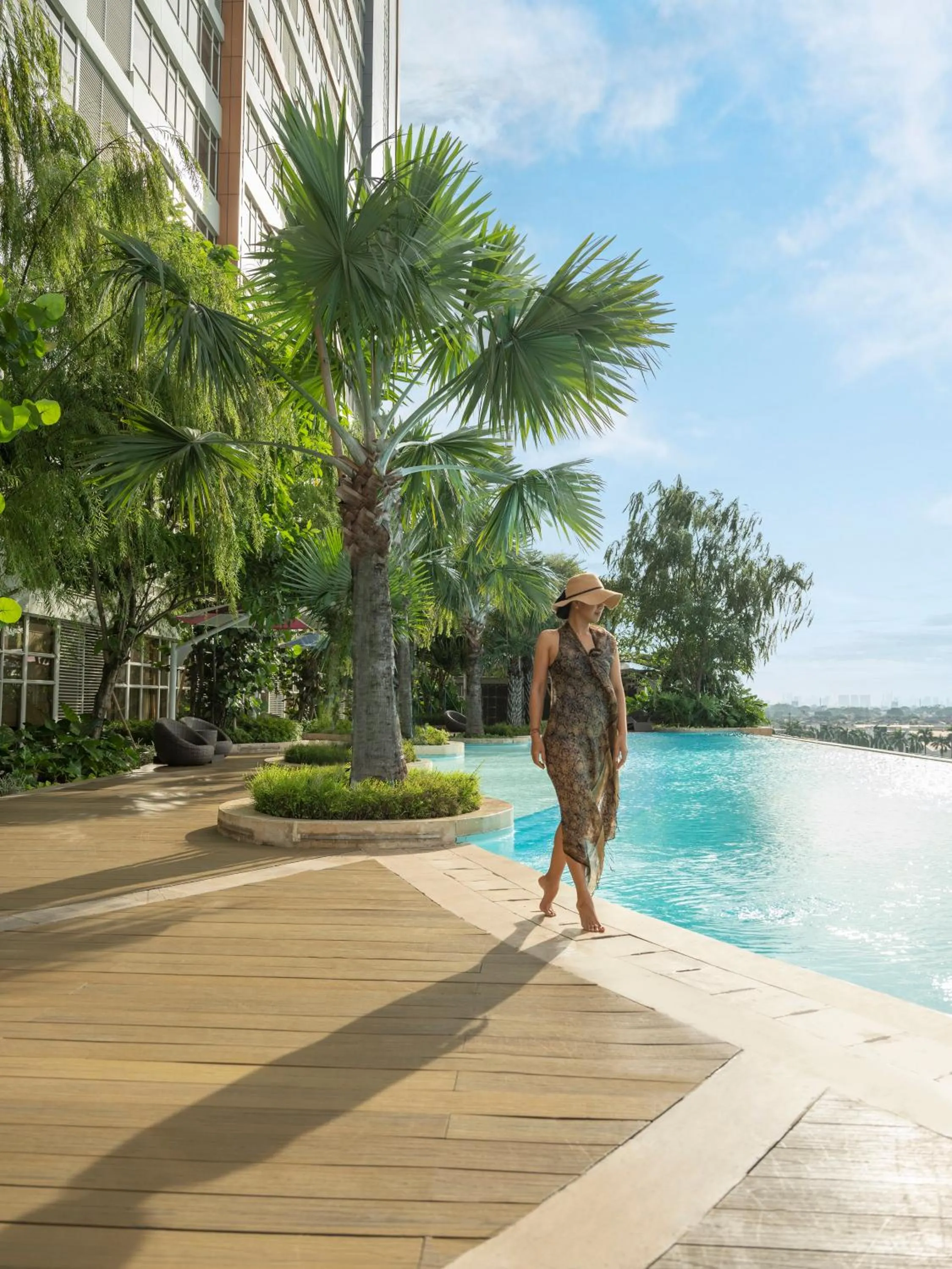 Swimming pool in Fika Rooms Tangerang By Skandinavia