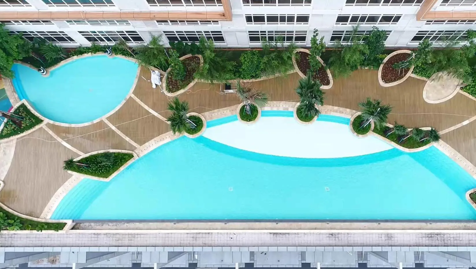 Swimming pool in Fika Rooms Tangerang By Skandinavia