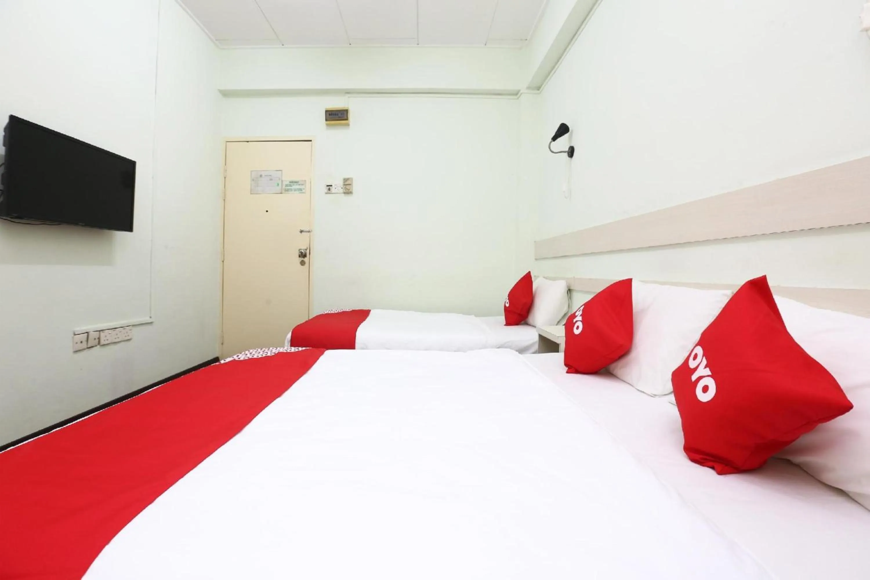 Photo of the whole room, Bed in Hotel O Green Mango @ Sri Cemerlang